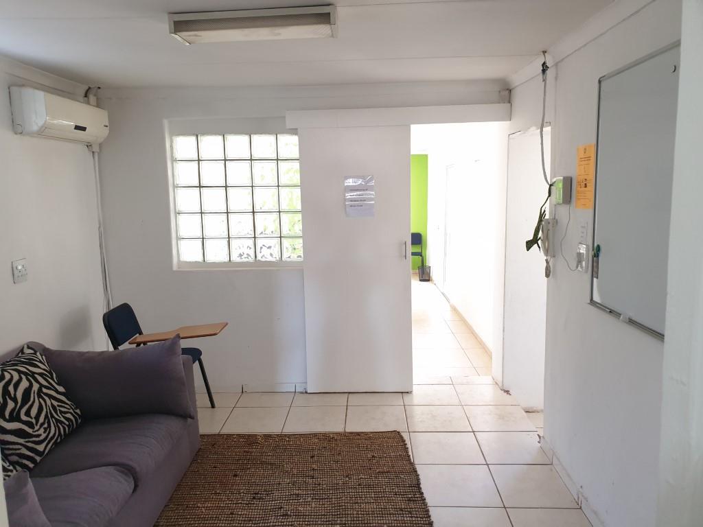 Office to Rent in Bramley 3 rooms, parking, security alarm. 2326229 MyProperty