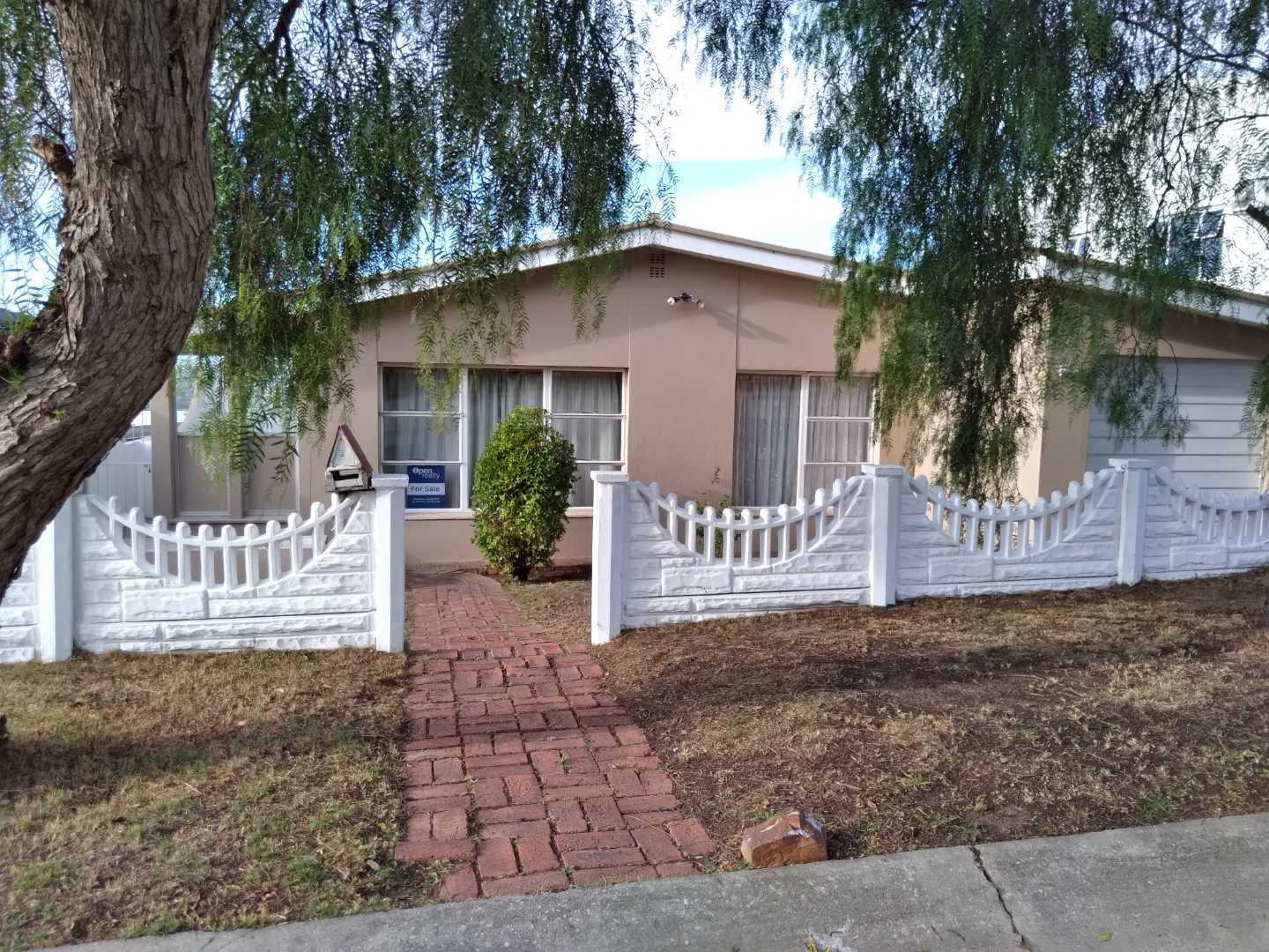 3 Bedroom House in Parkside, Port Elizabeth Pending Sale for R