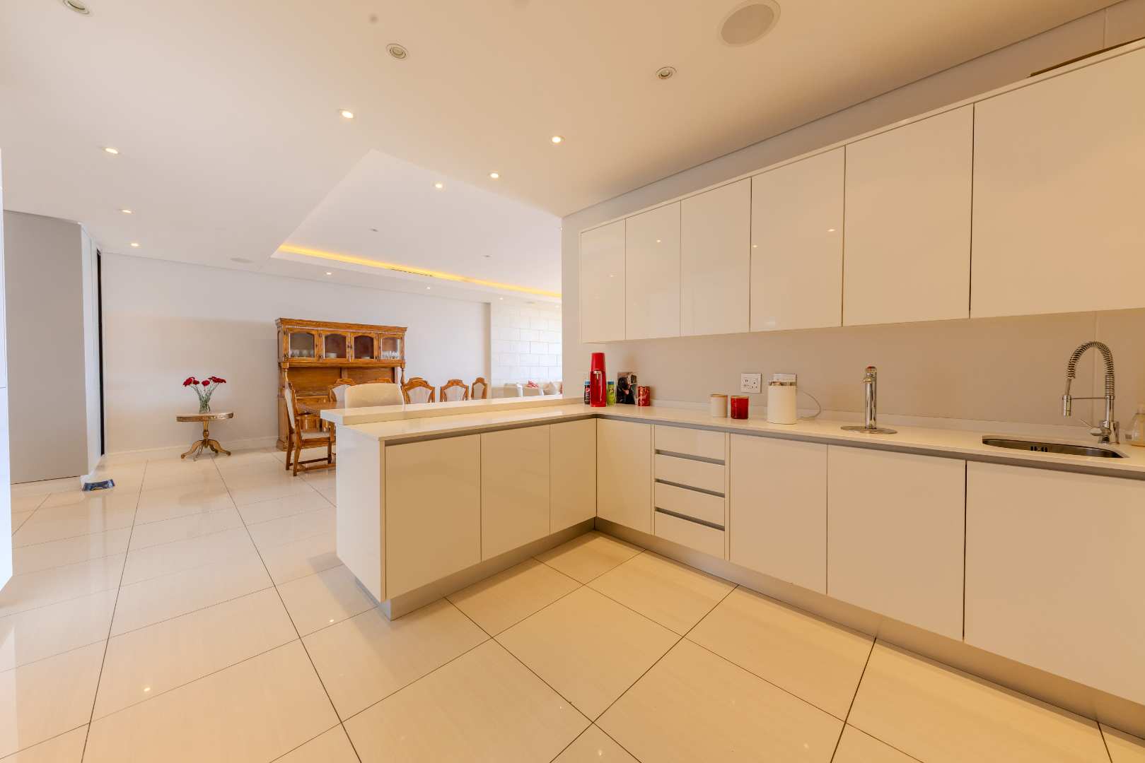 2 Bedroom Apartment in Houghton Estate For Sale R15,200,000 2328973