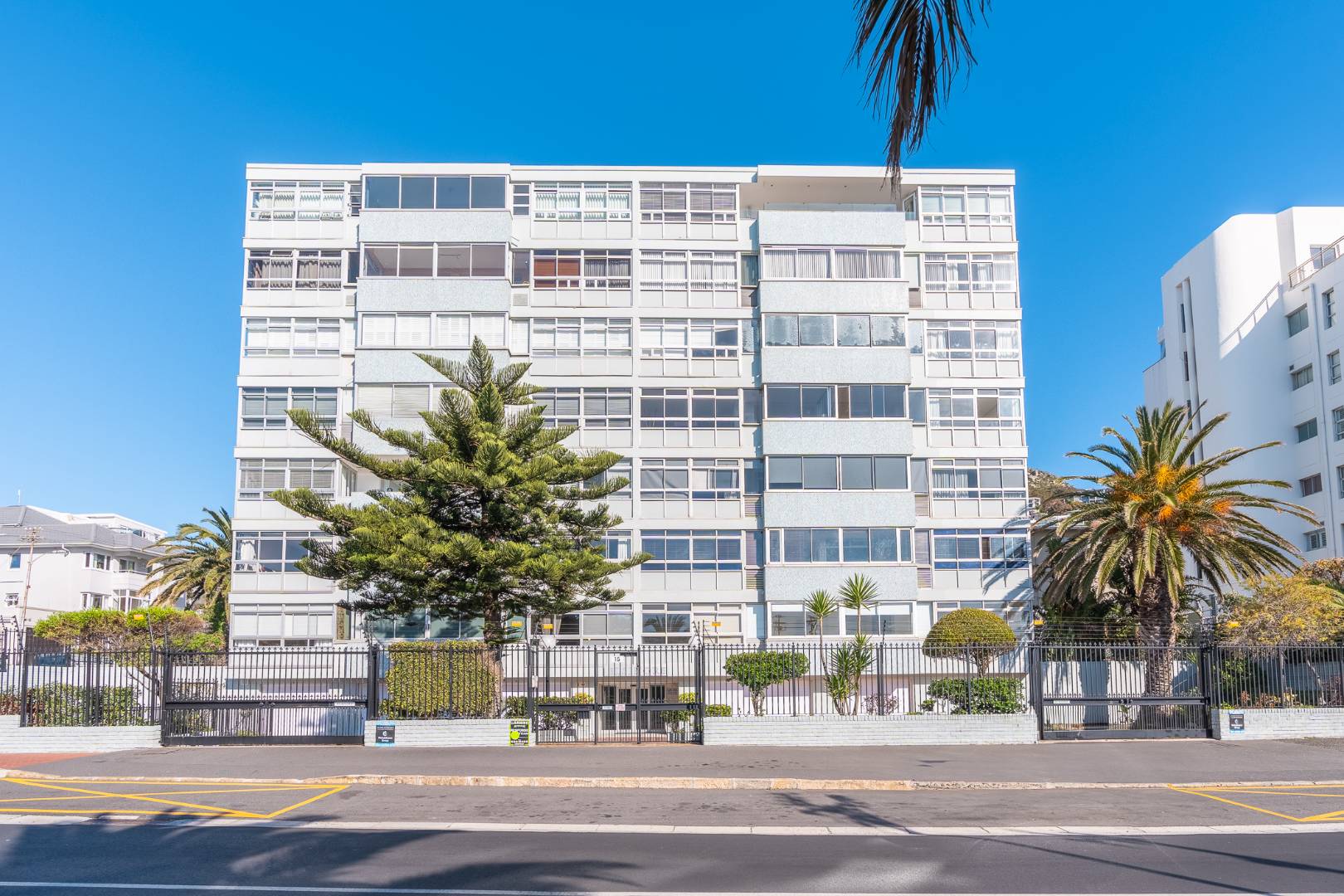 3 Bedroom Apartment in Bantry Bay To Rent R130,000/month 2322369