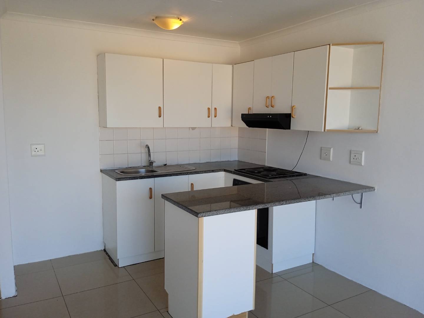 To Let-2  Bedroom Unit Gated Complex Phoenix