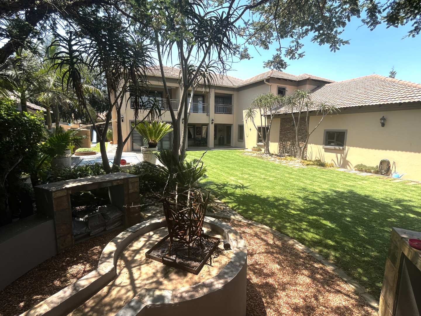 House For Sale in The Wilds Spacious, Pool, Boma Braai, 3 Garages