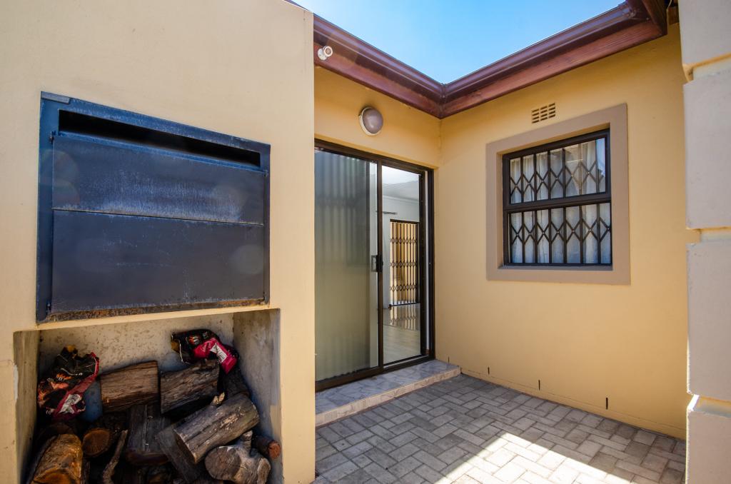3 Bedroom House in Hagley, Kuils River For Sale for R 1,600,000 2204621