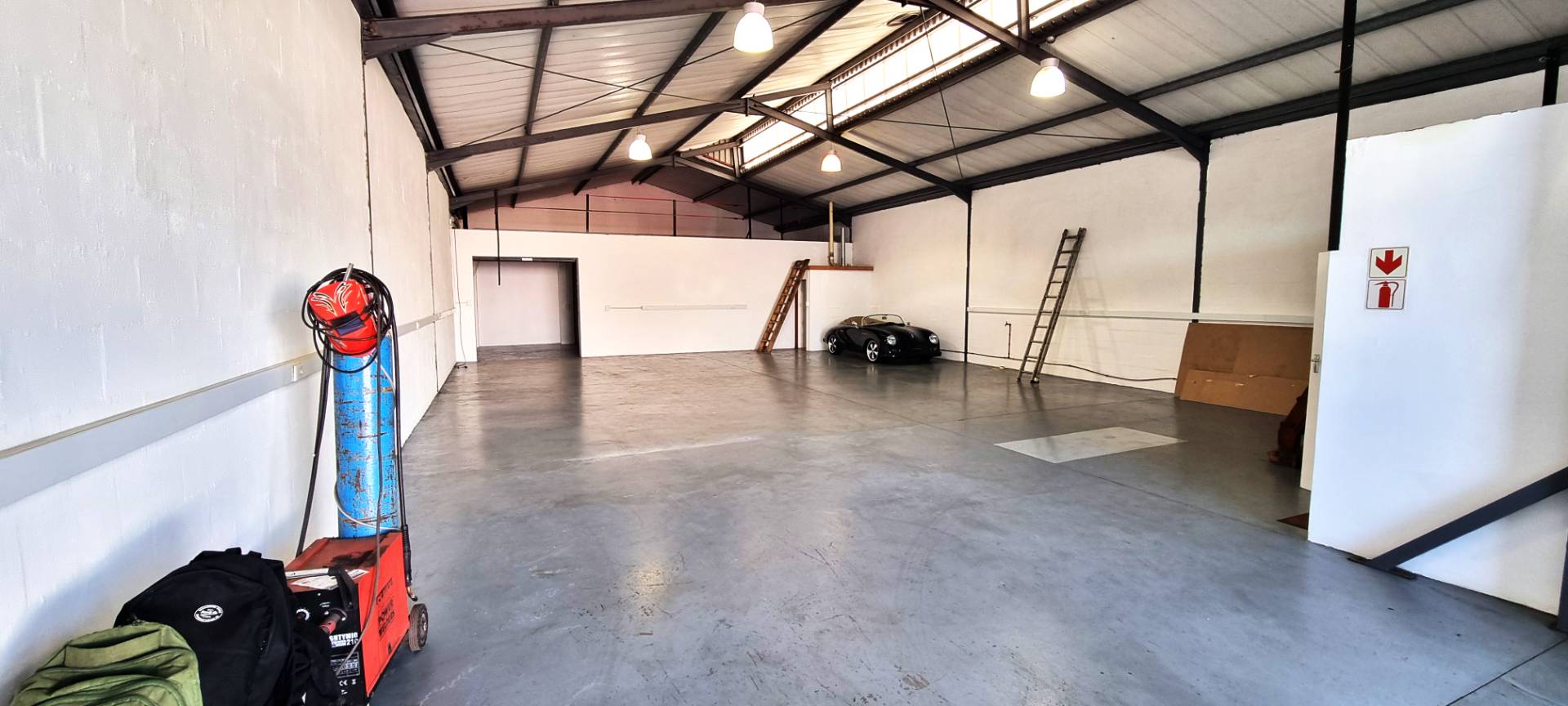 Large Warehouse with Enclosed Yard and Extra Storage!