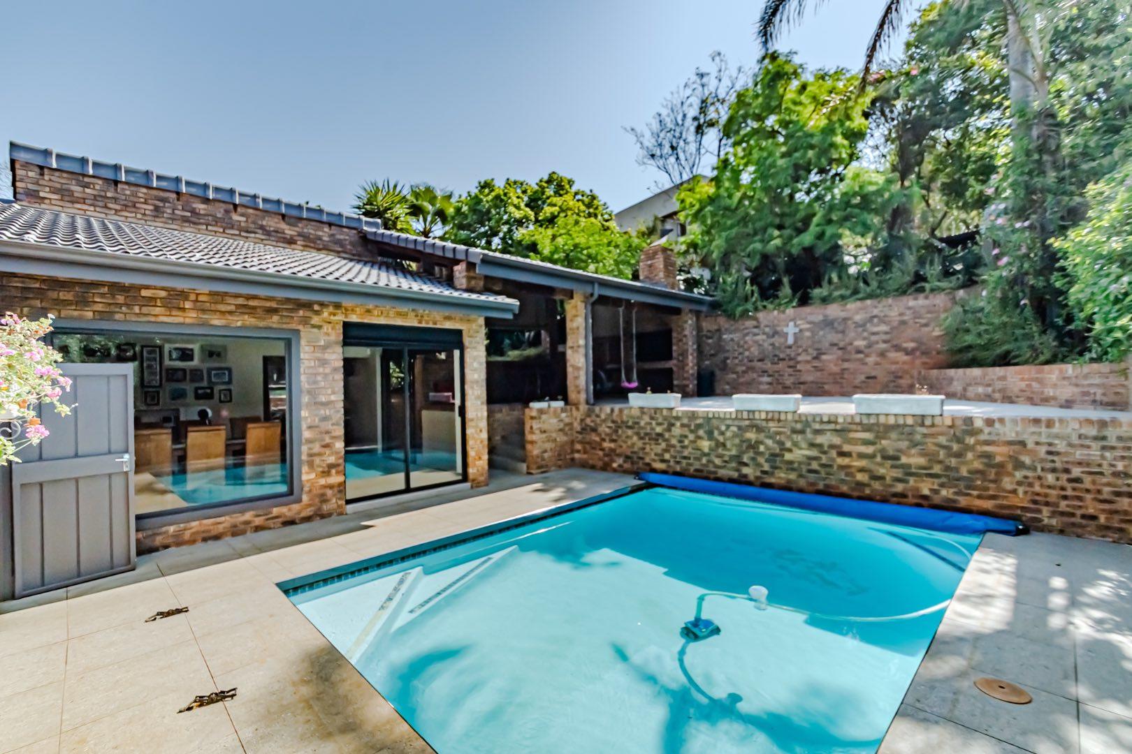 For Sale House in Faerie Glen with pool, solar, and spacious living