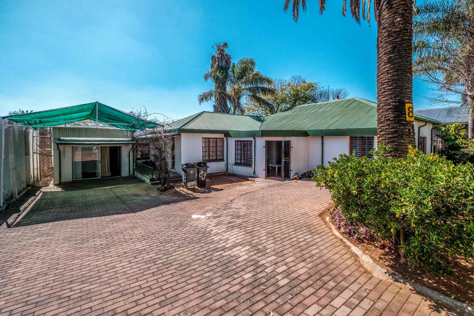 House Auction in Melville
