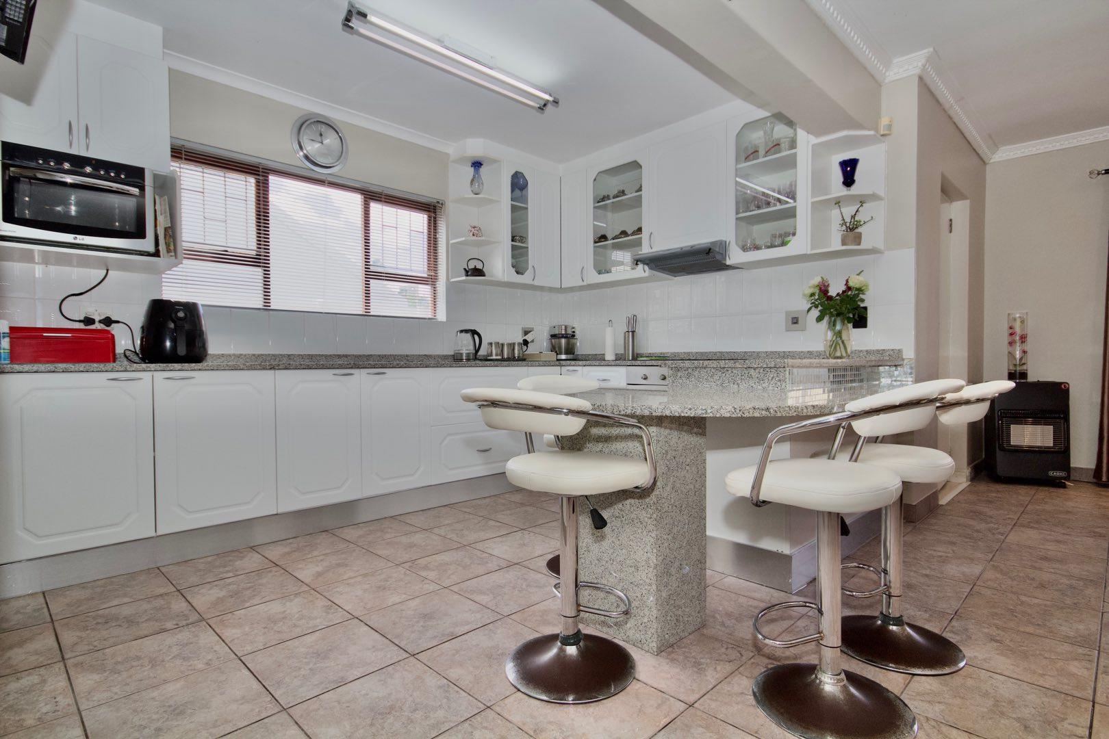 Milnerton House For Sale in Sunset Beach, Milnerton was listed for R5