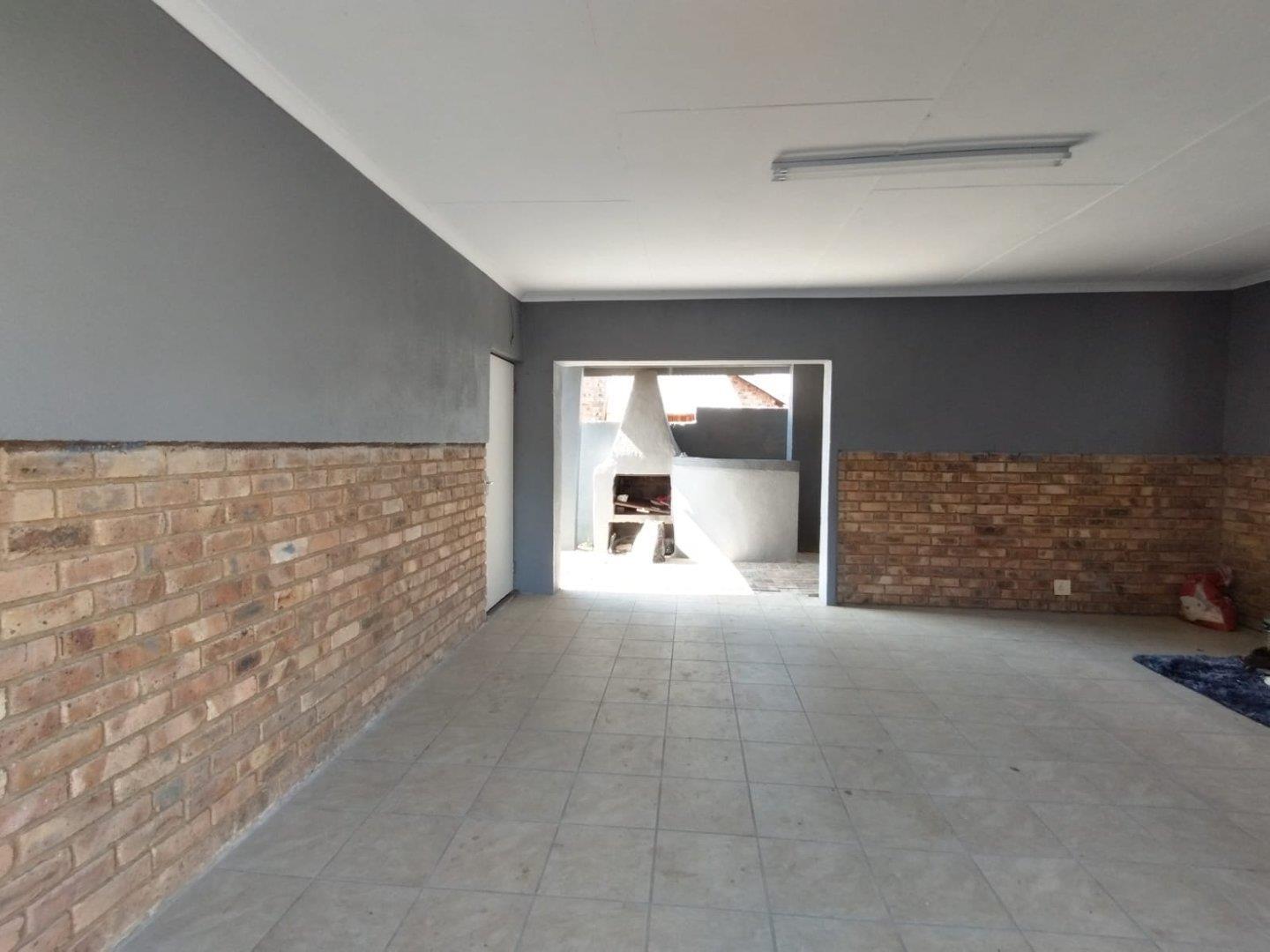 4 Bedroom House in Kingsview For Sale R1,295,000 2202005