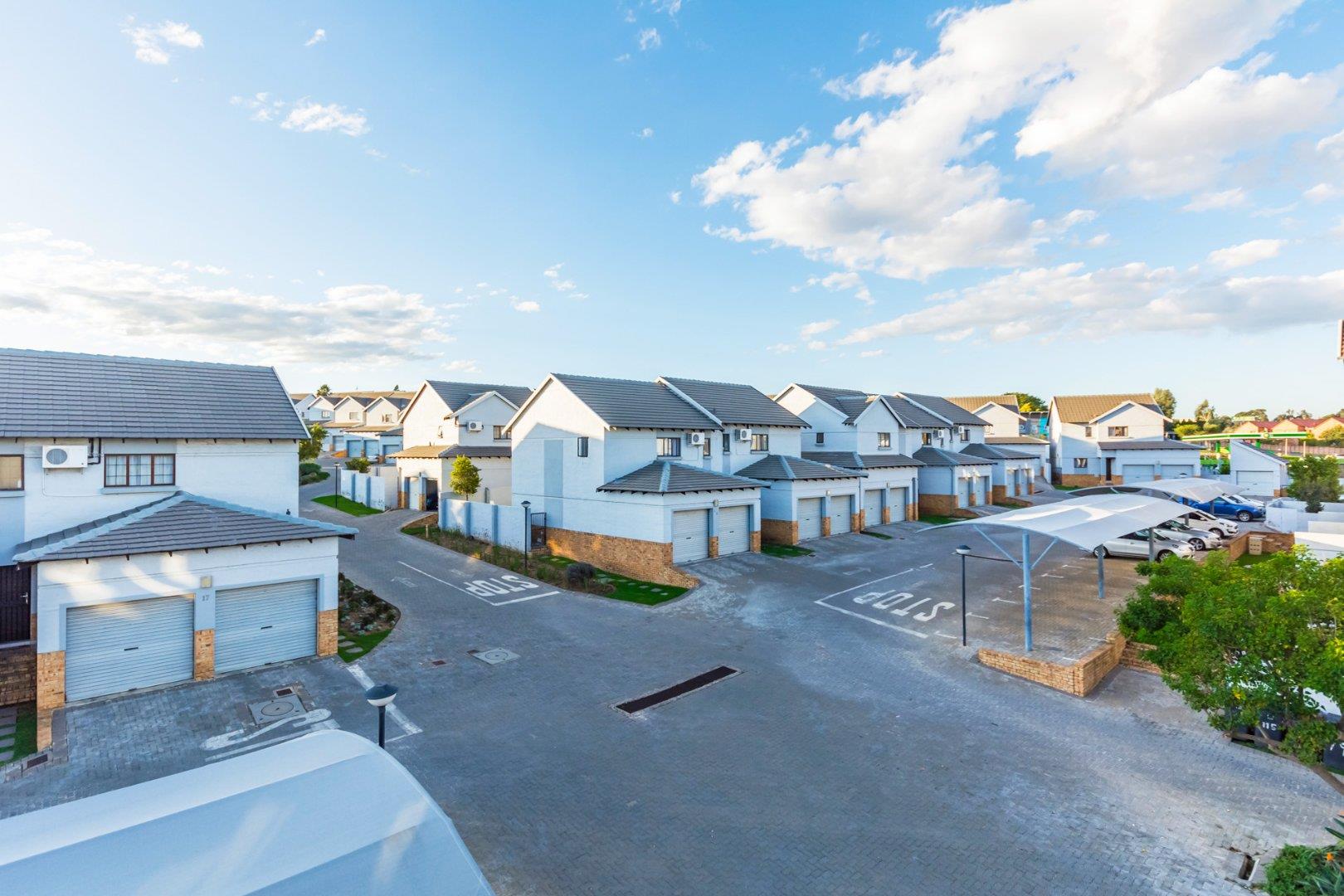 1 Bedroom Apartment in Halfway Gardens For Sale R595,000 2024637