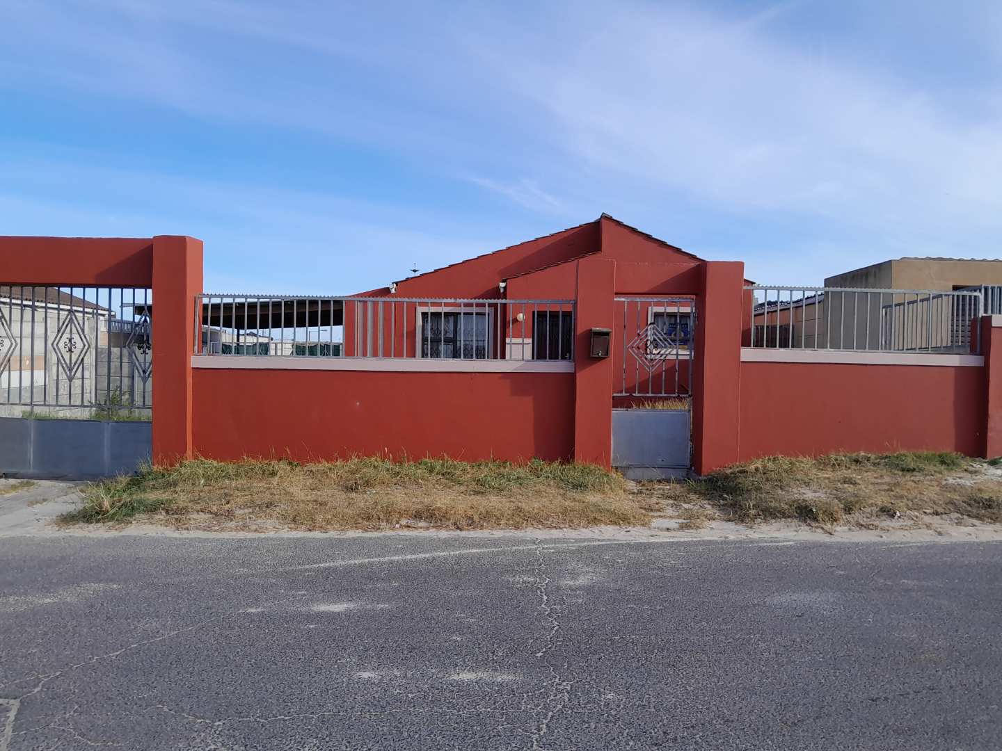 Hillcrest Heights House To Rent Spacious lounge, parking, builtin