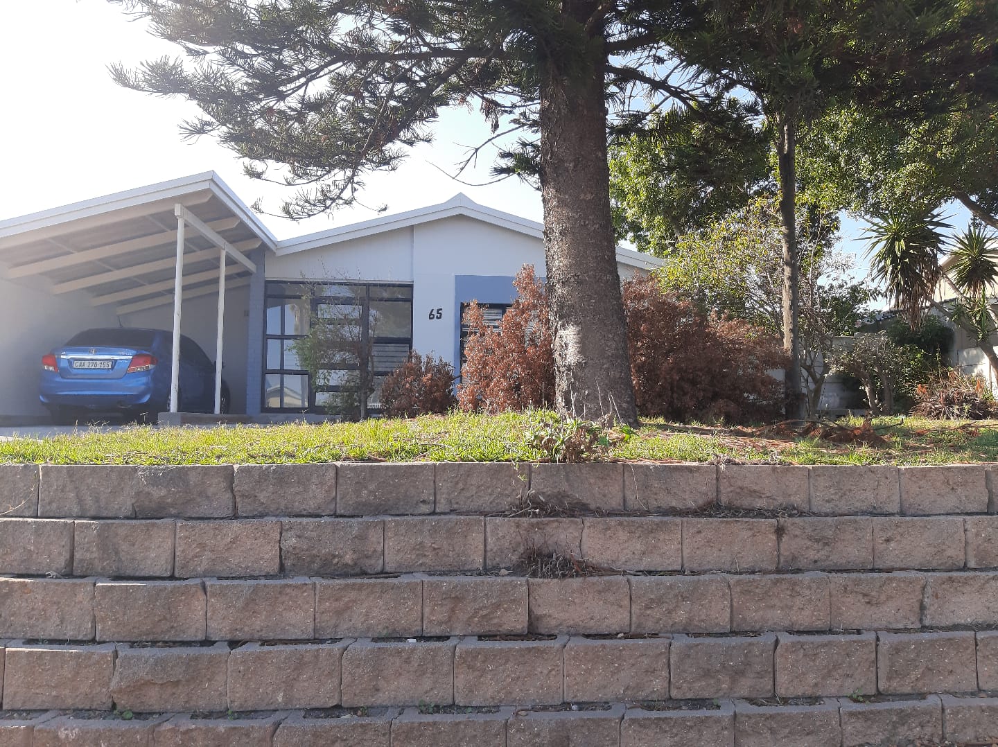 To Rent House in Bothasig with 3 bedrooms, large kitchen, and secure