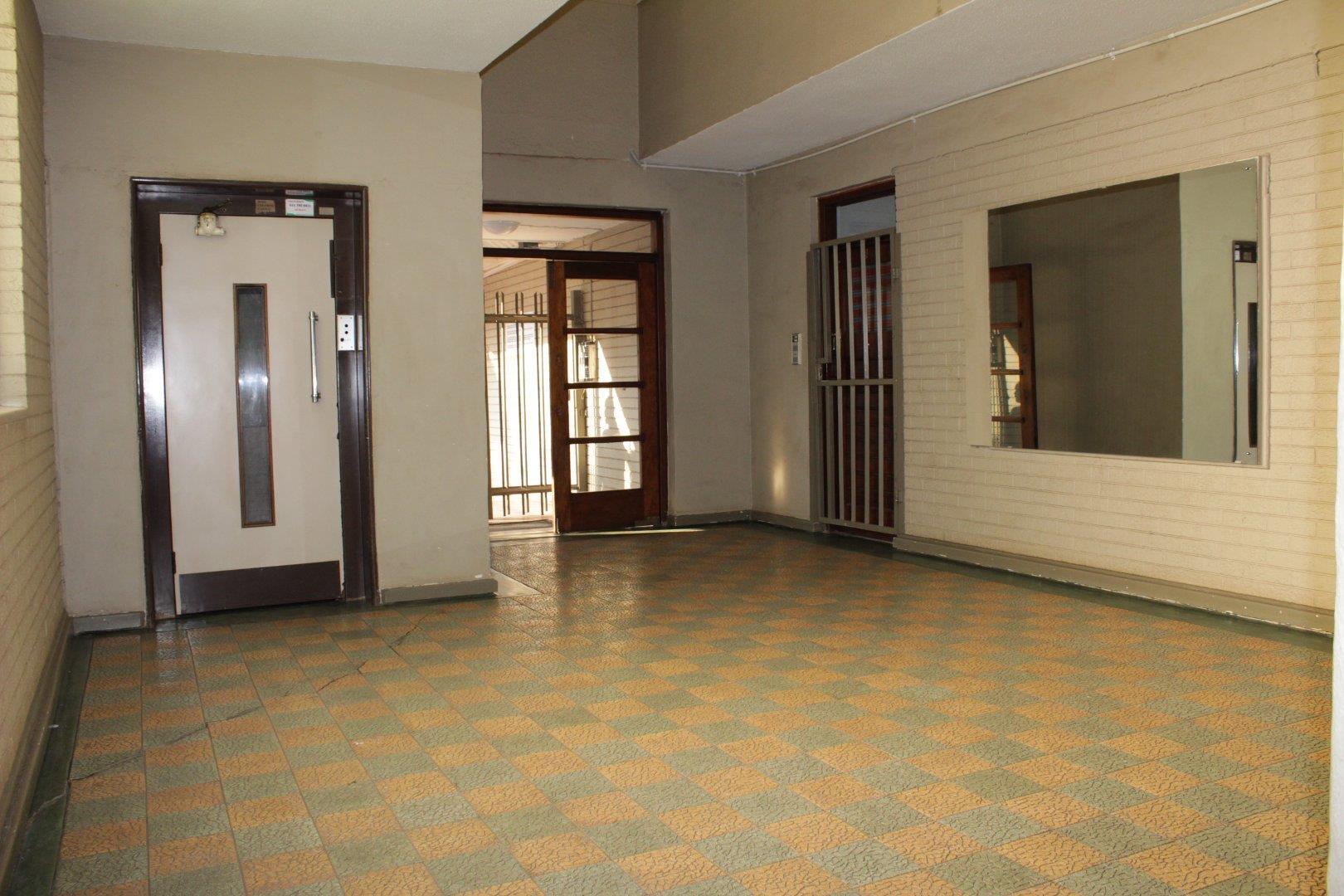 Modern Bachelor Apartment in Arcadia To Rent Secure Complex 2144574