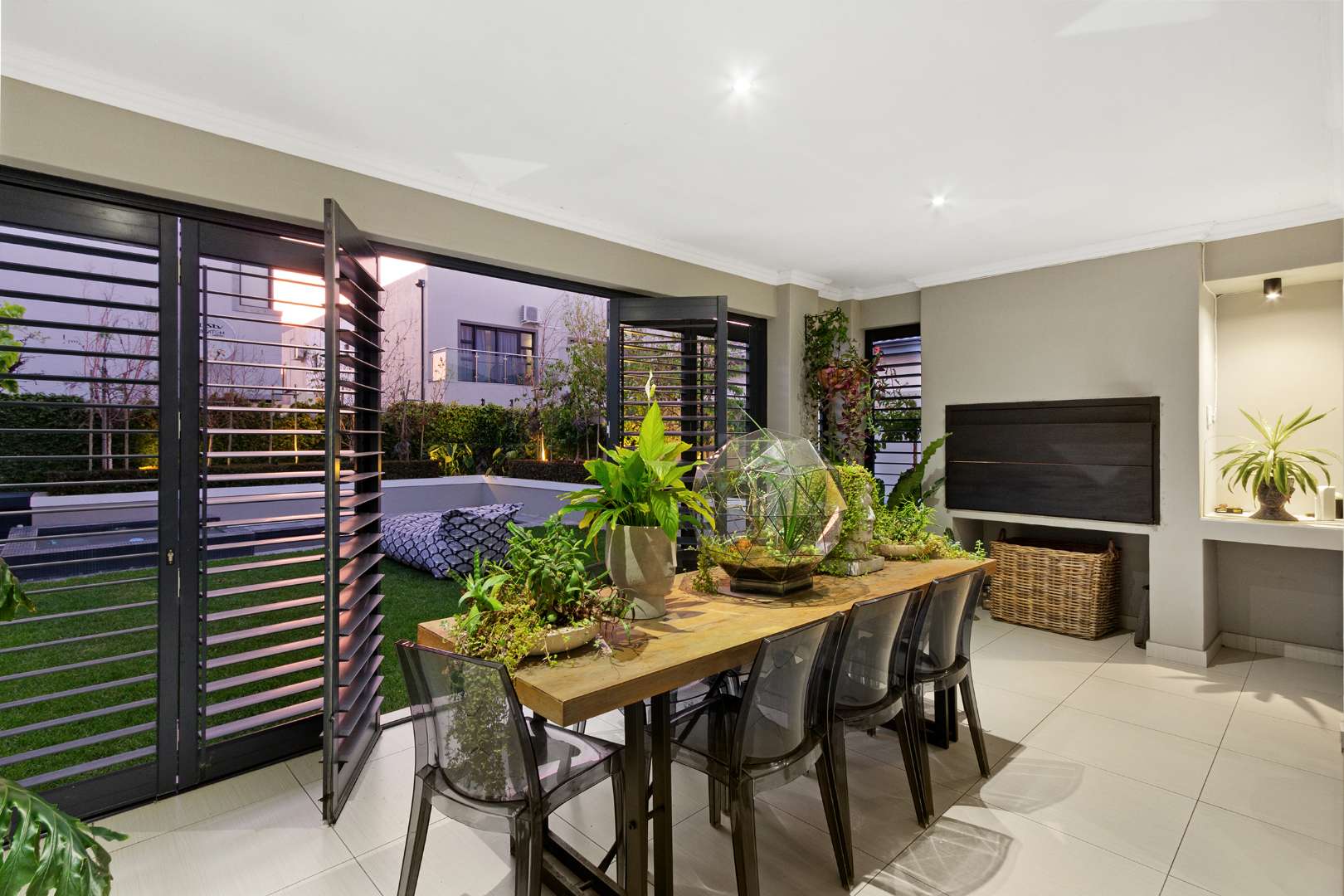 Luxury House for Sale in Parklands North with Stylish Entertainer's