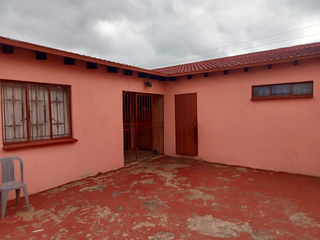 2 Bedroom House in Tokoza For Sale R795,000 2169806