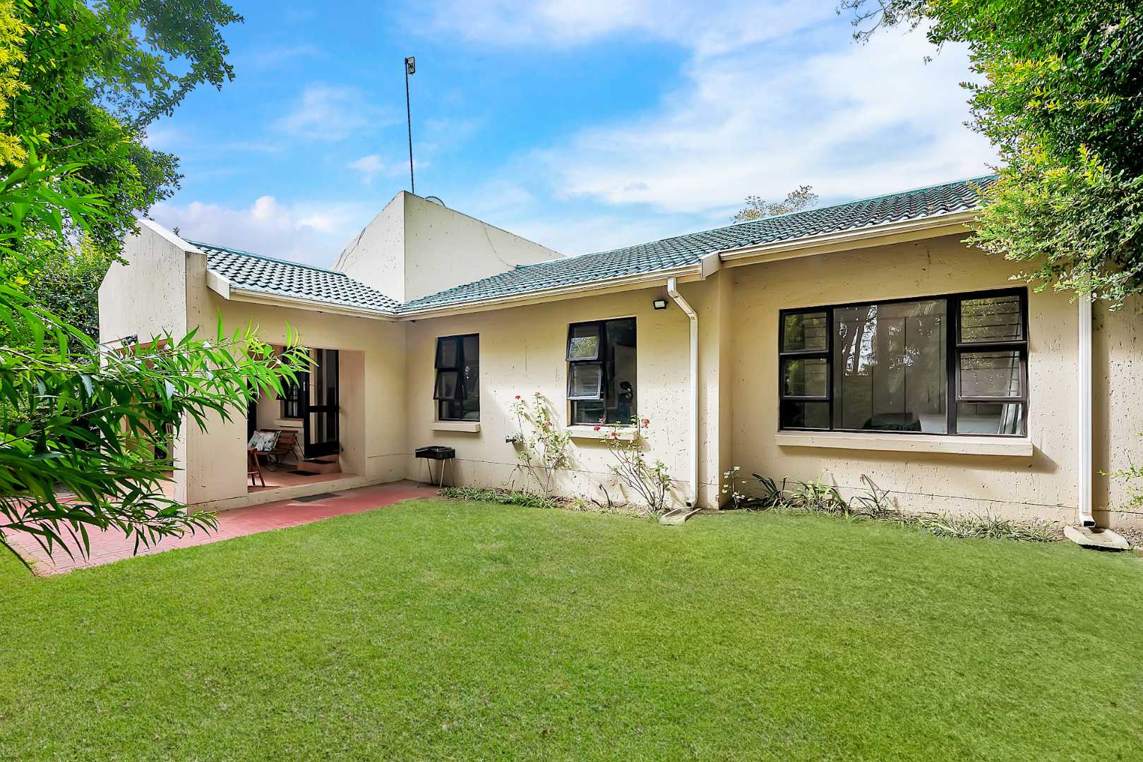 Stunning House for Sale in Beverley Prime Location and Features