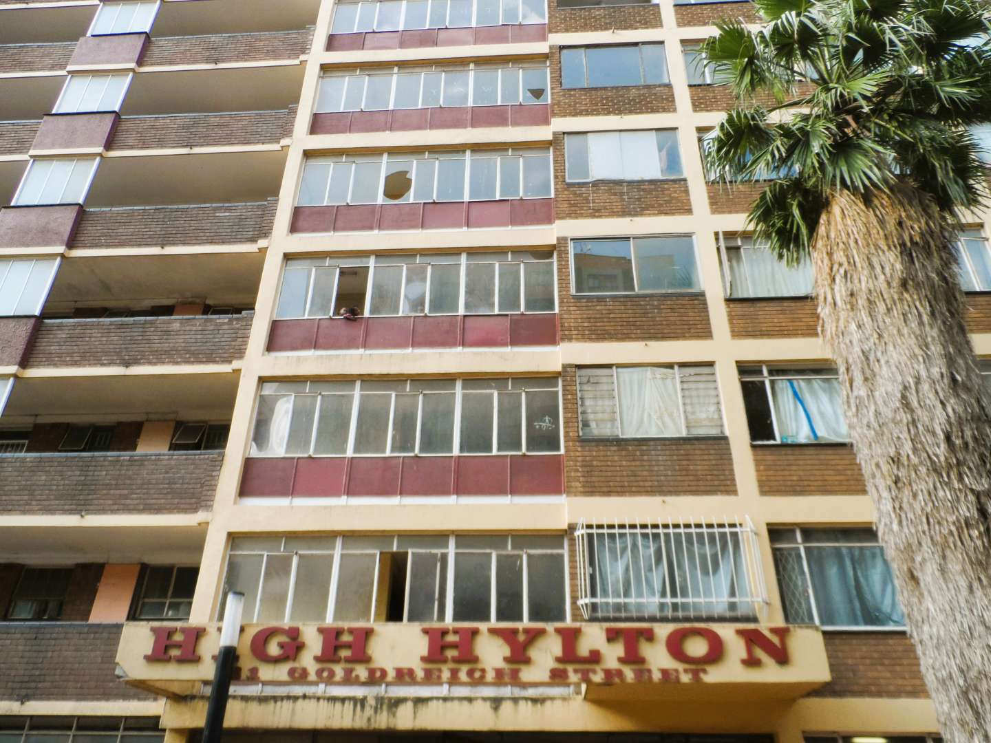 41sqm Apartment For Sale in Hillbrow with Builtin Cupboards & Security