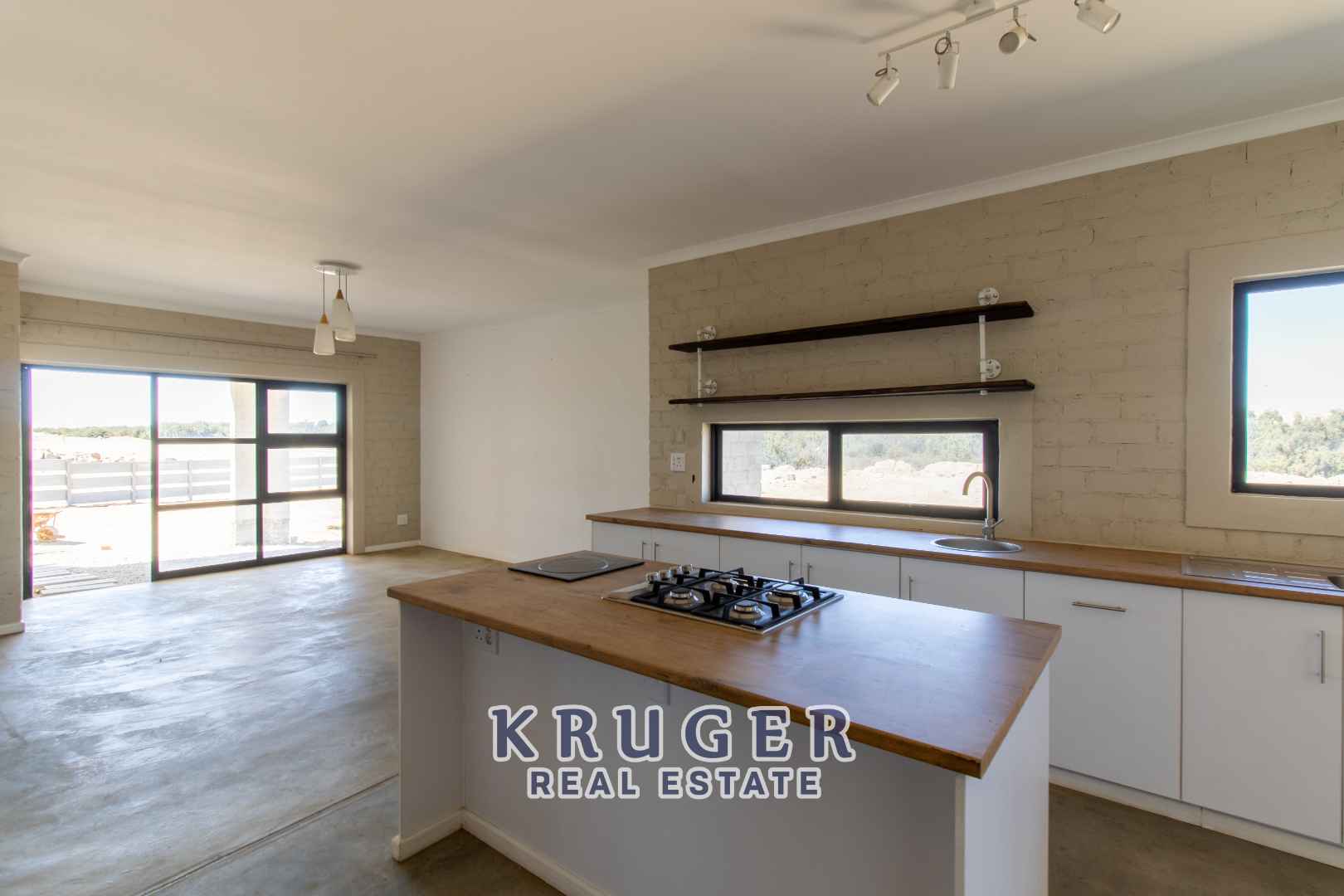 Heritage Hill Home Charming Riverfront House with Scenic Views, Indoor