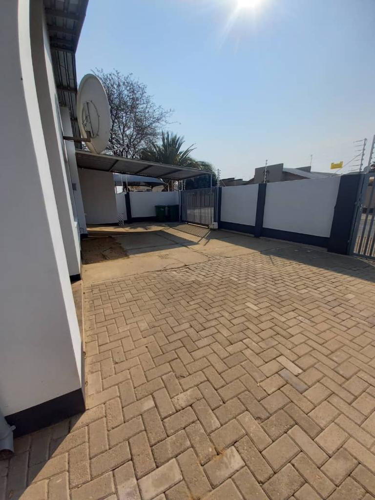 Cimbebasia House for Sale 3 Beds, Braai Area, Double Carport, Electric