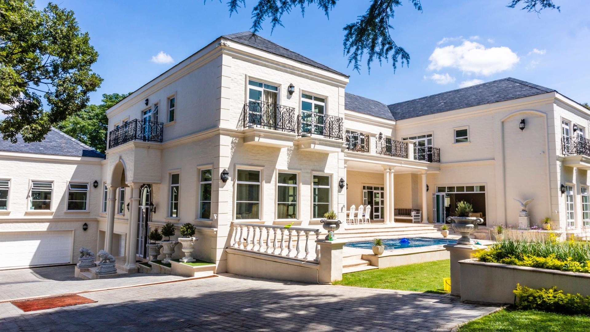 Elegant Bryanston House with Theater, Cottage, Smeg
