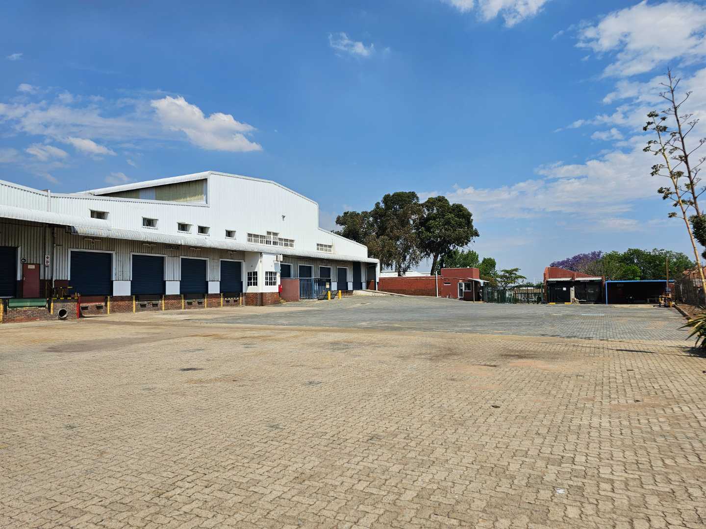 To Rent 7,567sqm Industrial Warehouse in Denver with office, power