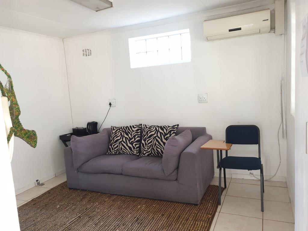 Office to Rent in Bramley 3 rooms, parking, security alarm. 2326229 MyProperty