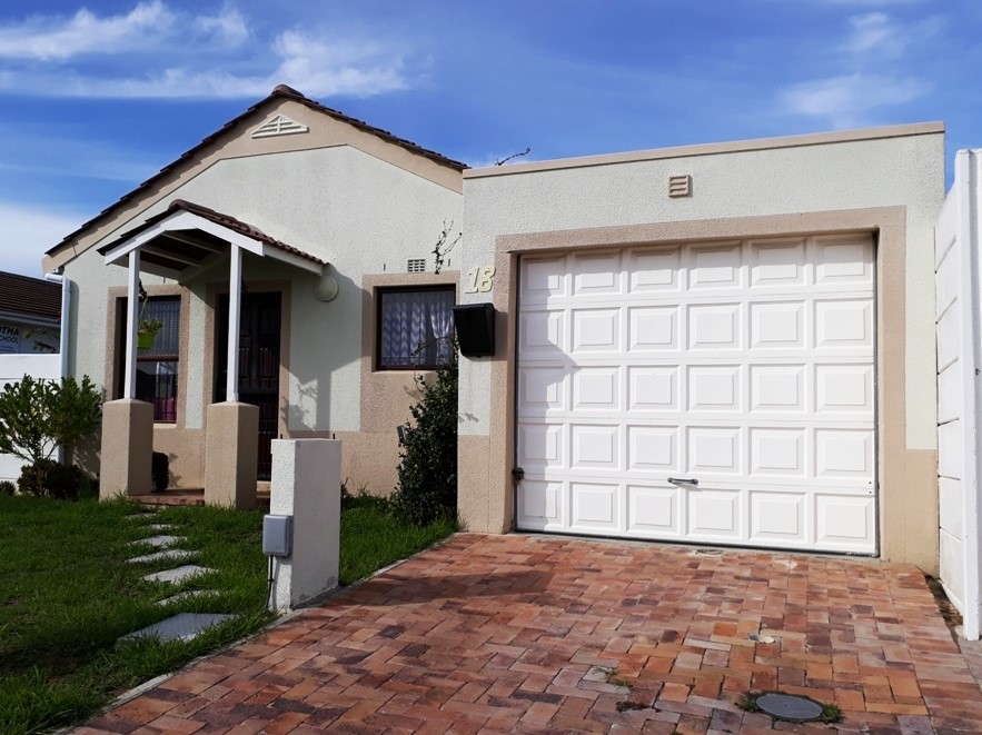 Property and houses for sale and rent in Victoria Park, Somerset West MyProperty