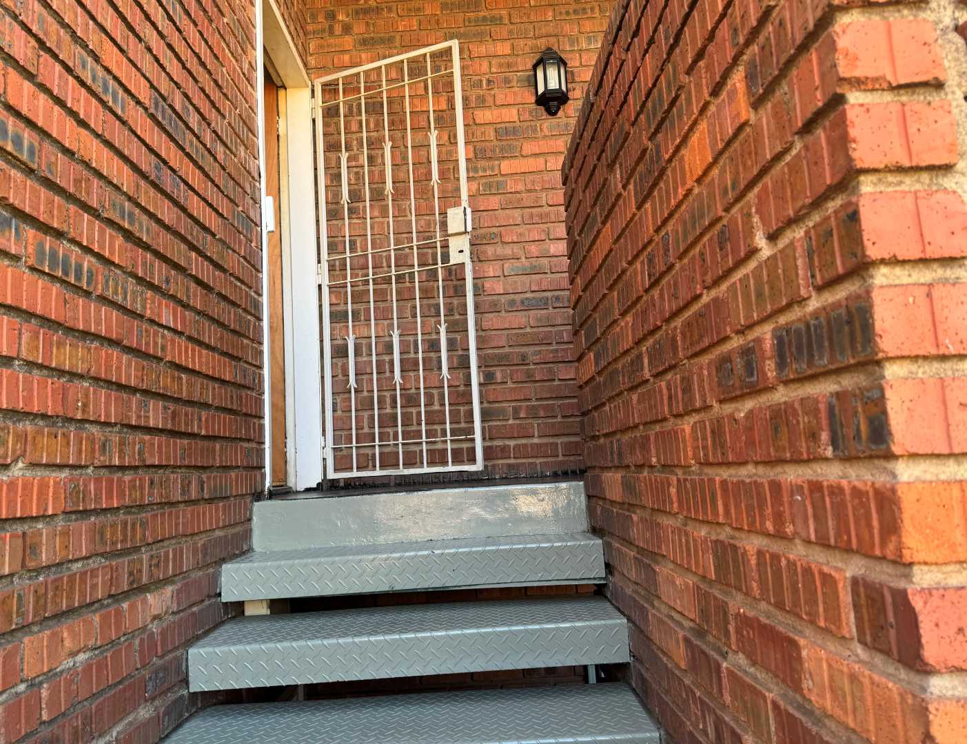 Modern 1Bedroom Apartment in Malvern East, Secure Complex, Close to