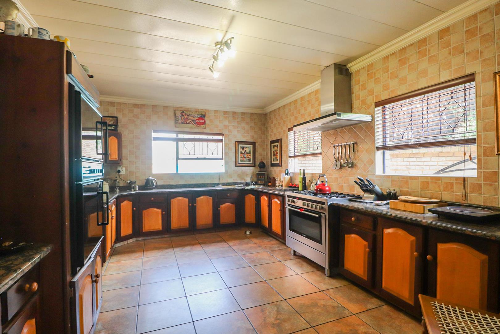 5 Bedroom House For Sale in Lakefield 2001453 MyProperty