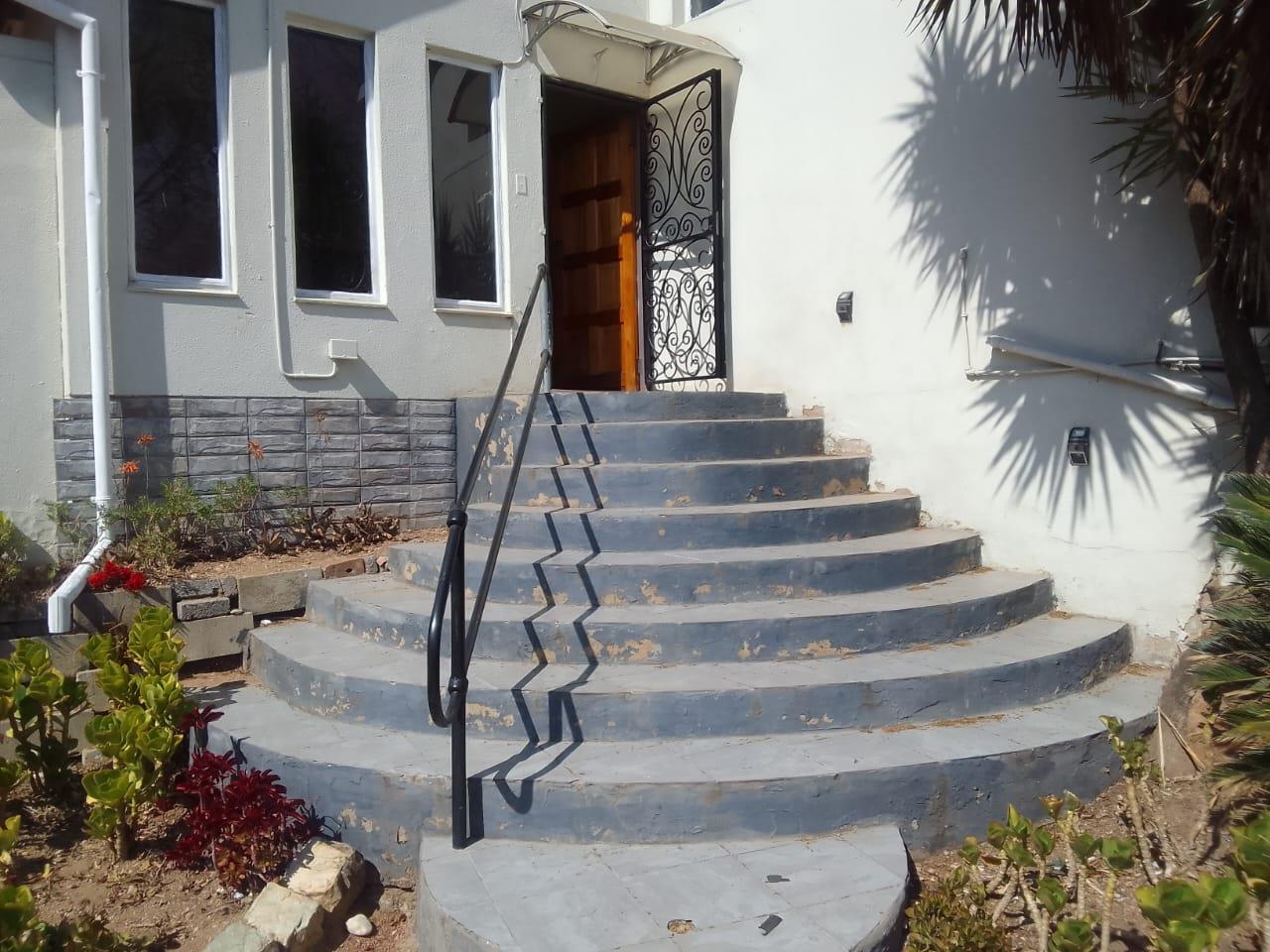 Douglasdale House To Rent 3 bedrooms, pool, garden, onsite gardener