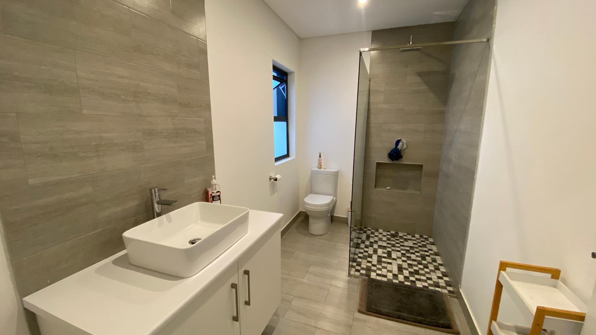 Elisenheim House for Sale 3 Beds, Study, Modern Kitchen, Patio with BBQ, Double Garage 2230884