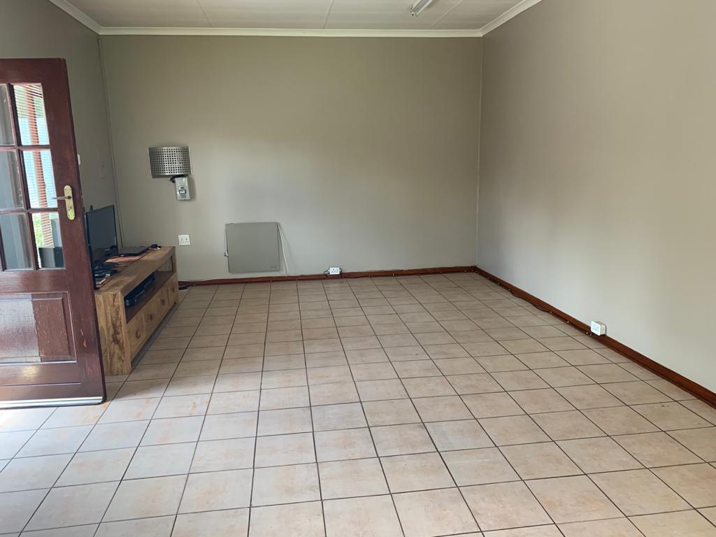 Kempton Park Cottage Rental Monthly in Bonaero Park Ext 1, Kempton