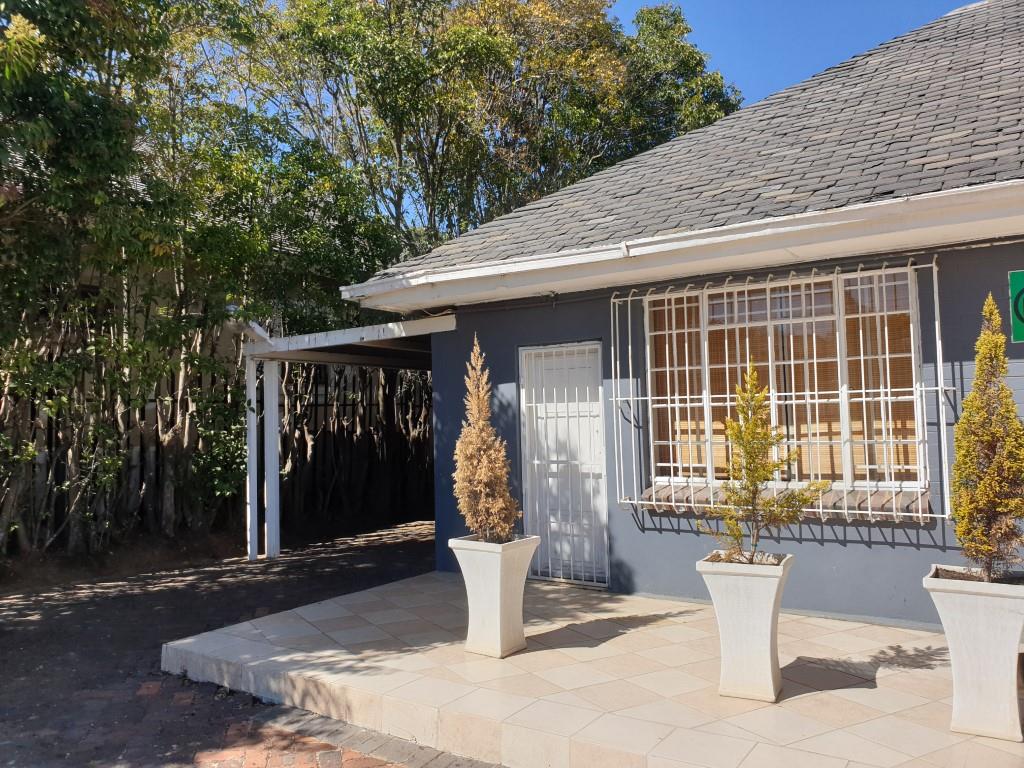 Office to Rent in Bramley 3 rooms, parking, security alarm. 2326229 MyProperty