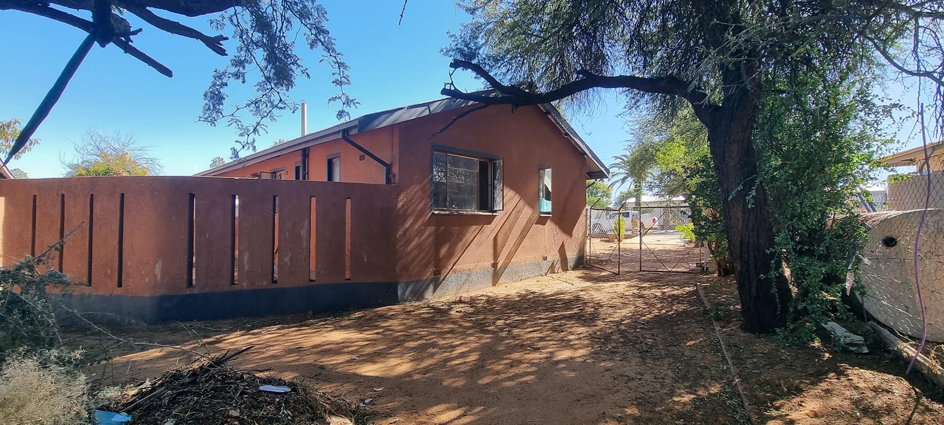 Spacious 3Bedroom House with Flatlet For Sale in Suiderhof 2191887