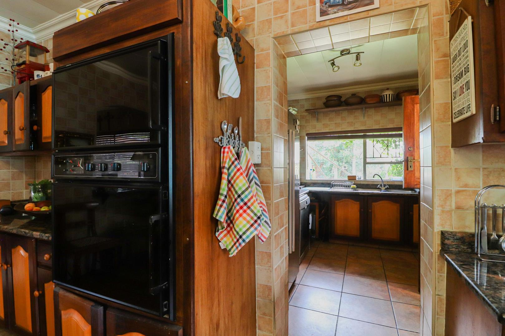 Spacious 5Bedroom House for Sale in Lakefield Ext. 21 2001453