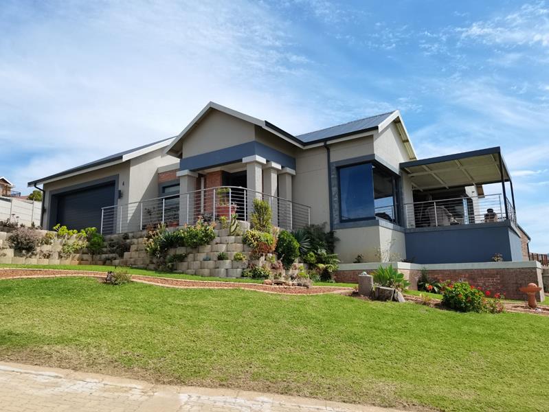 3 Bedroom House in Great Brak River, Great Brak River For Sale for R 4,550,000 2069891