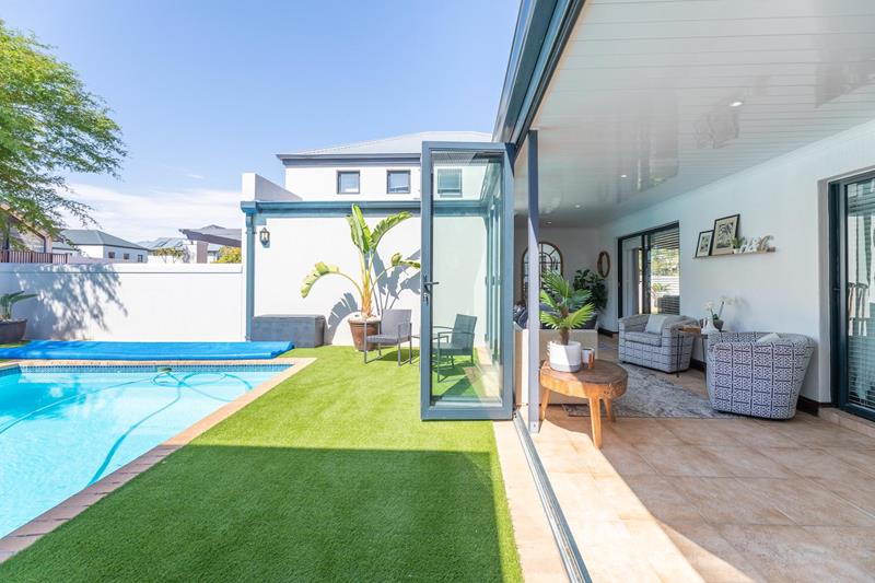 4 Bedroom House in Atlantic Beach Golf Estate, Melkbosstrand Sold for R