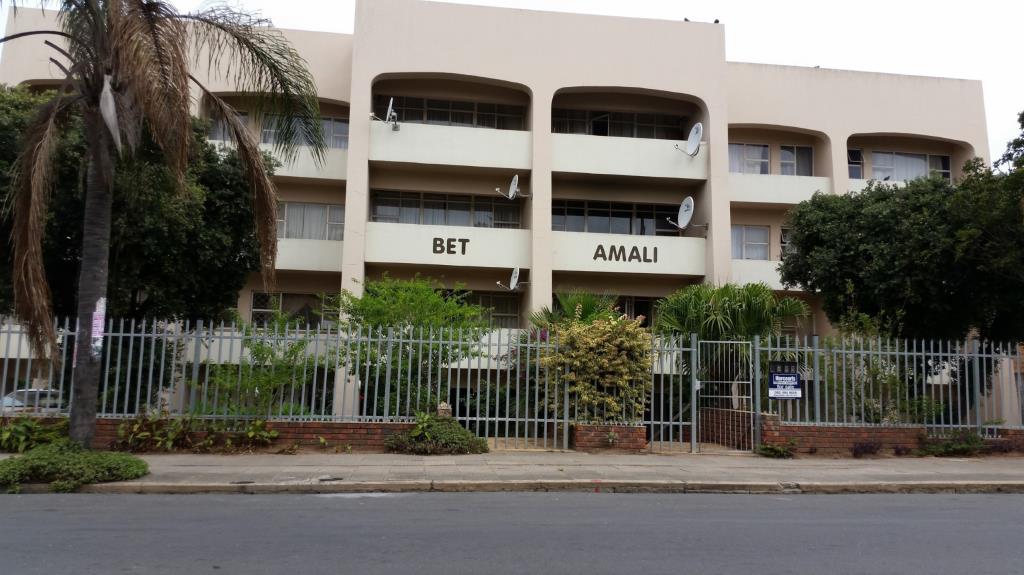 Spacious two bedroom flat to rent in Bet Amali, Southernwood