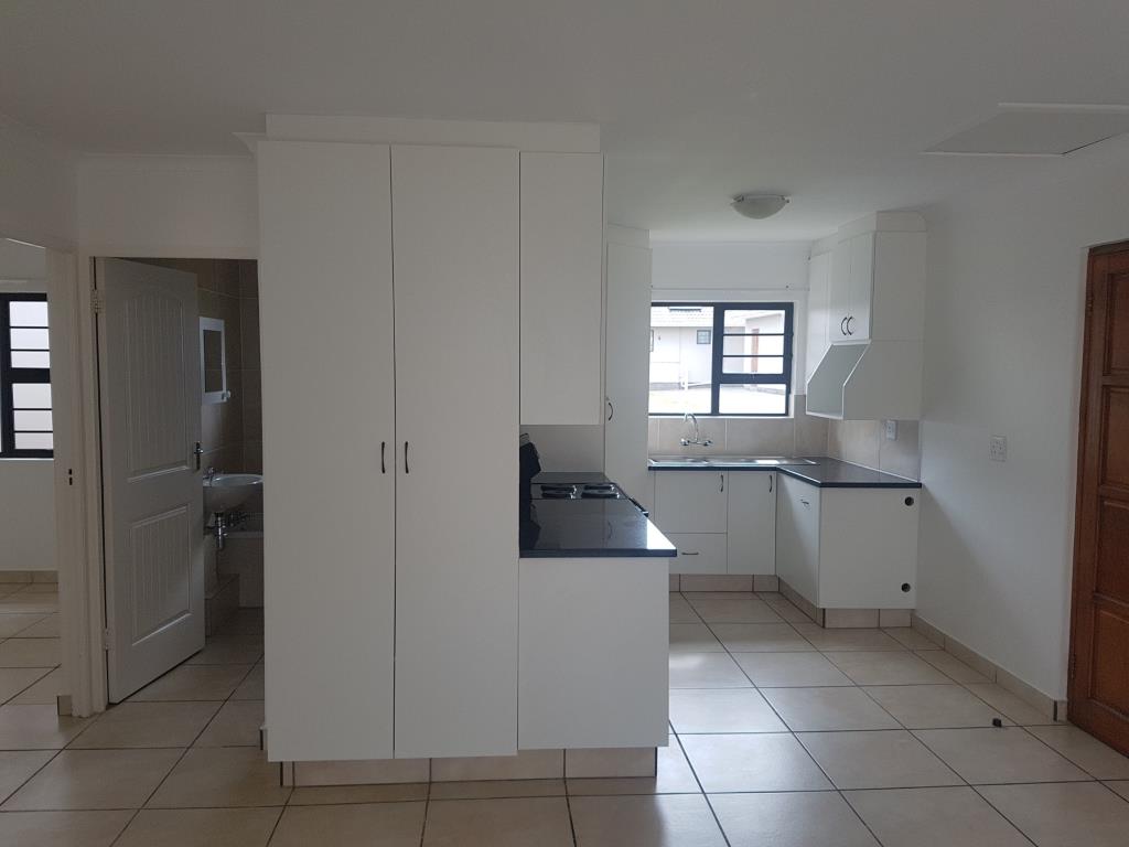 Neat two-bedroom townhouse to rent in Tyson Place, Gonubie