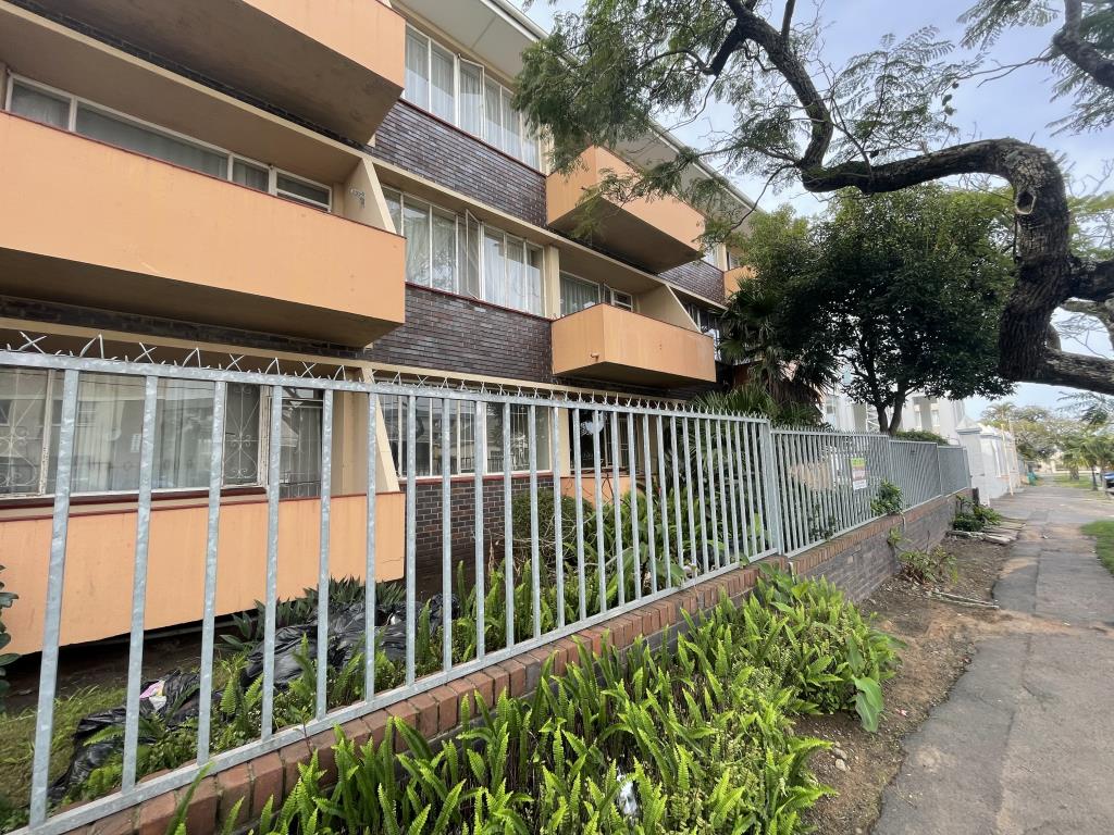 Cozy one-bedroom apartment to rent in Edcoma Court, Southernwood 
