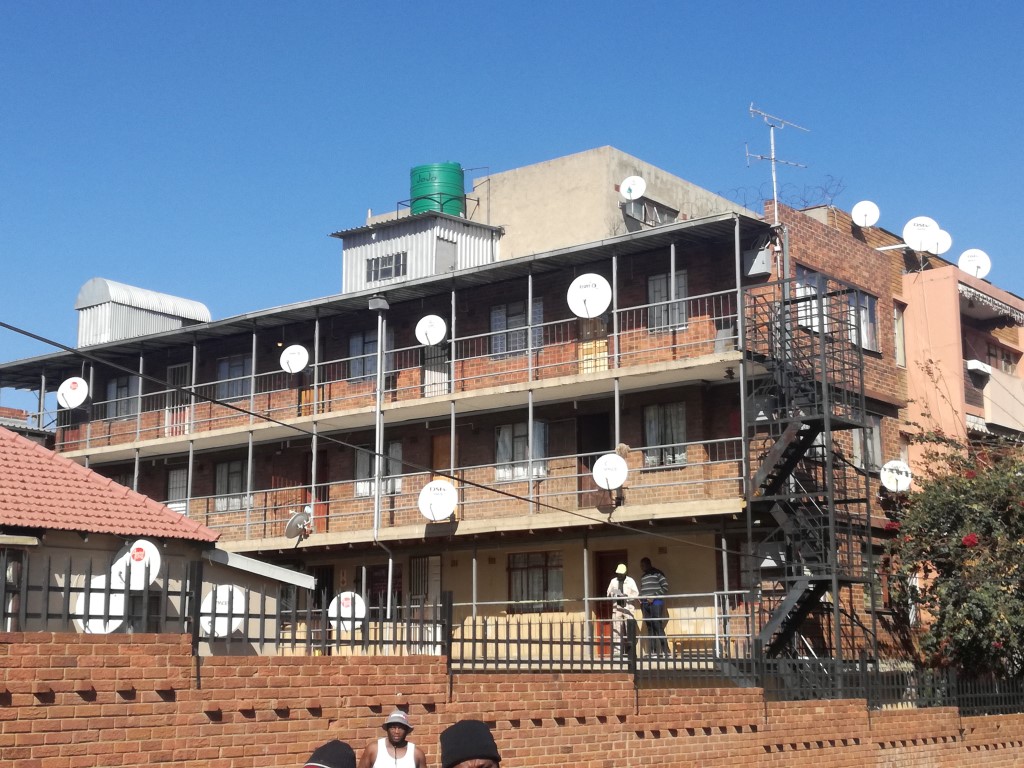 Well priced flat available to rent in Yeoville!