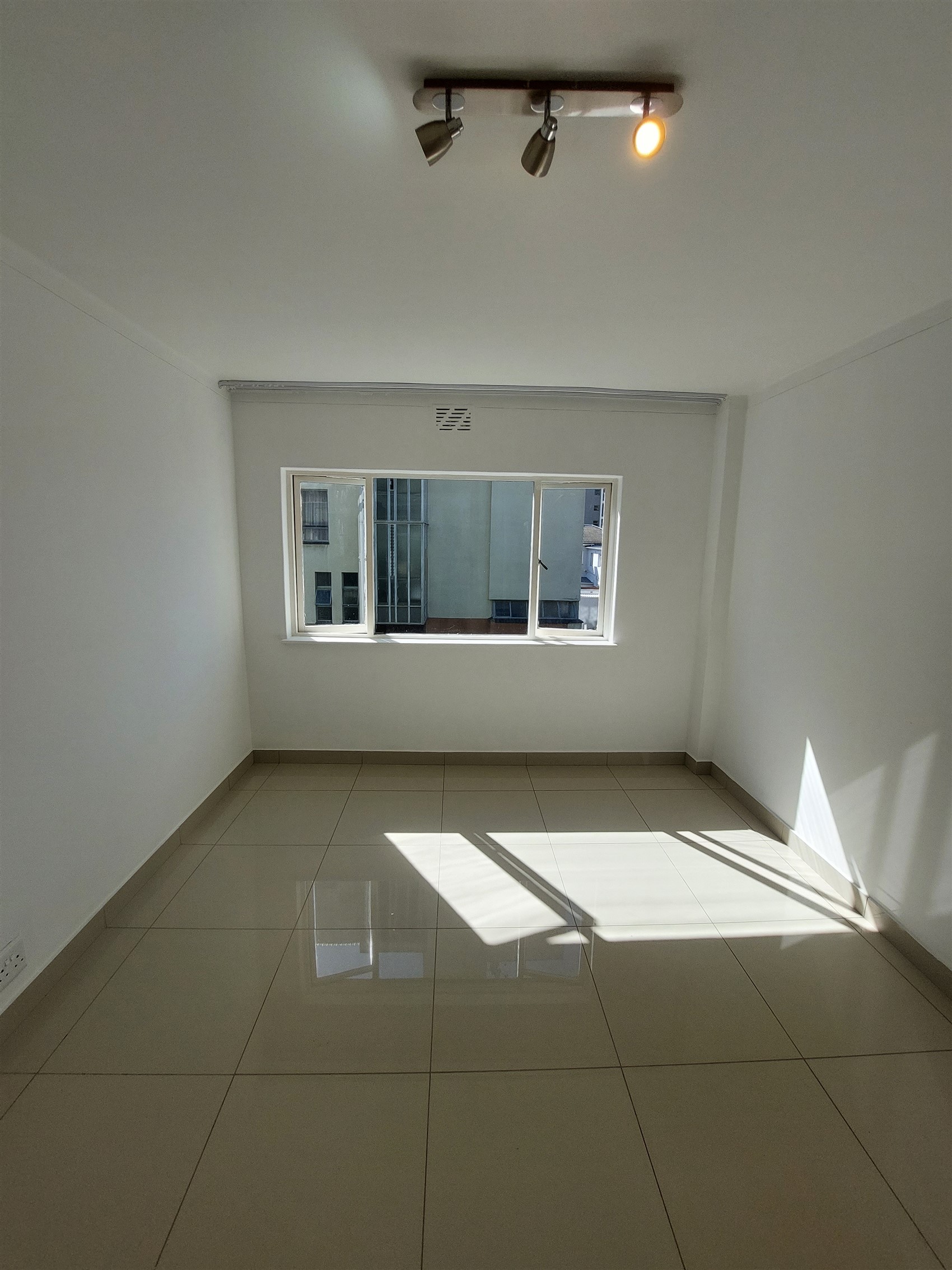 Modern 2Bedroom Flat To Rent in Sea Point with Balcony 2463_18