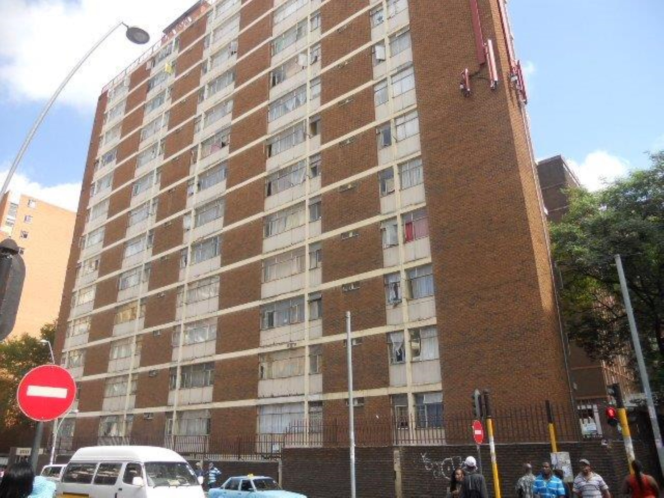 Stunning 1 bedroom unit available in Queen Ann Hillbrow