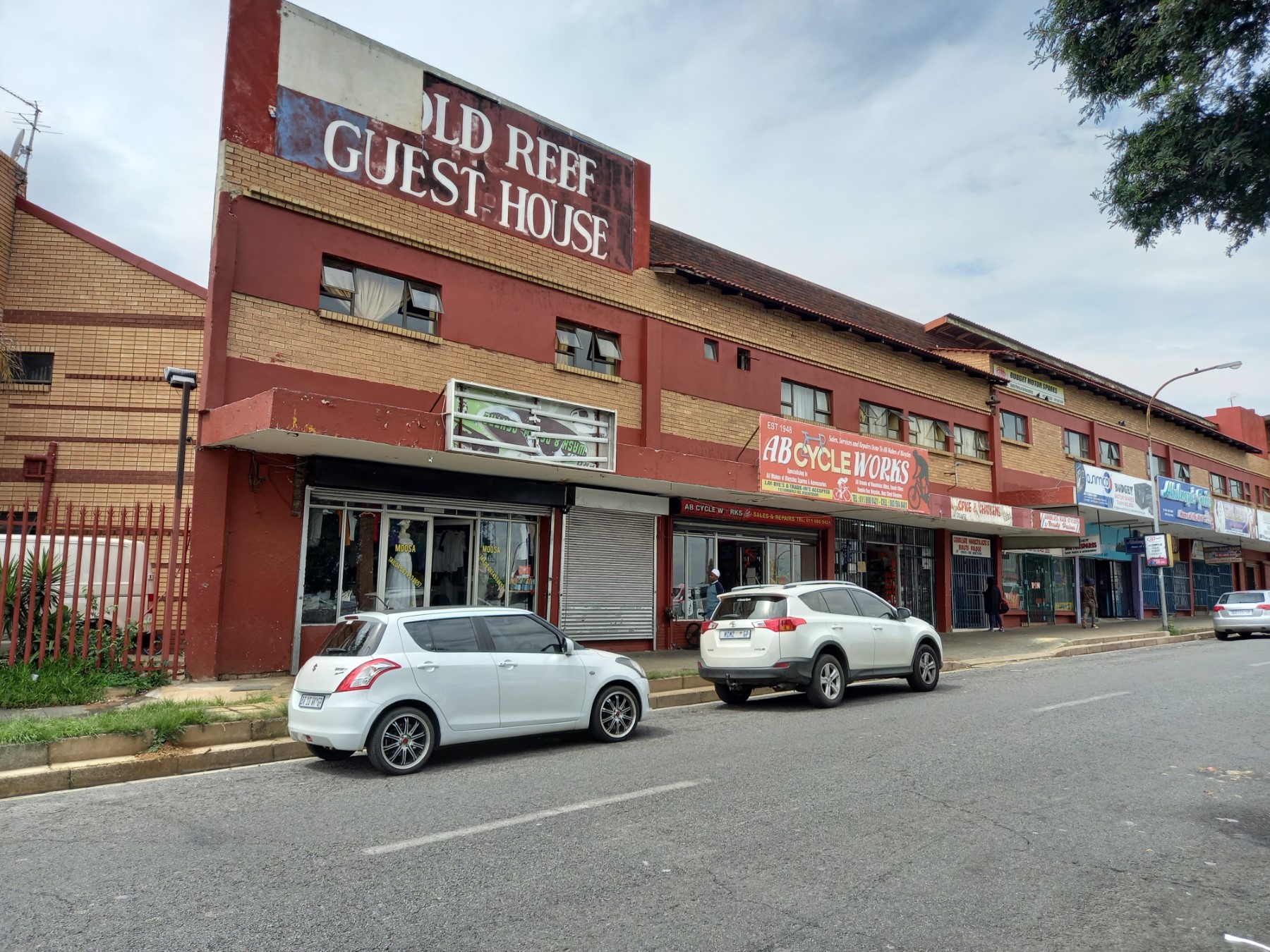 Charming Flat To Rent in Robertsham Ideal for Couples & Families