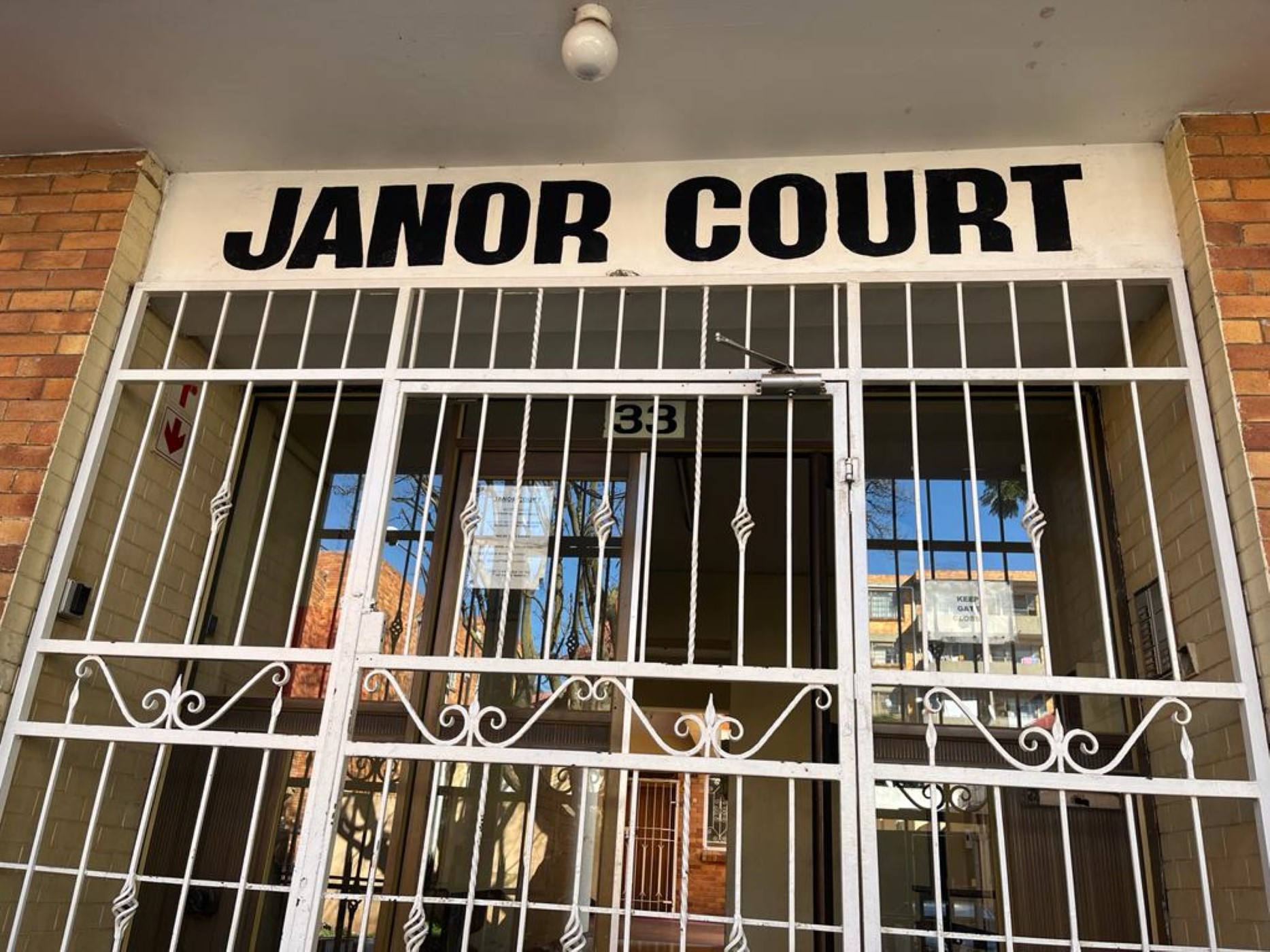 Modern 2 Bedroom Flat To Rent in Yeoville Ideal for Students or Young