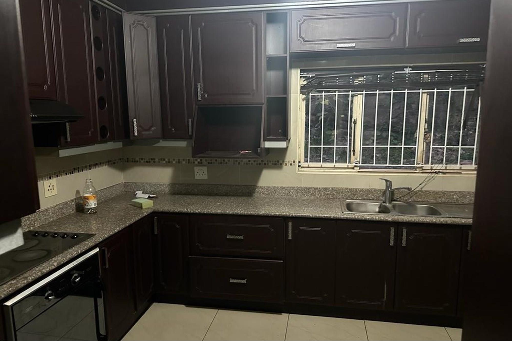 Spacious 3bedroom house with pool, double garage in Mariannhill Park