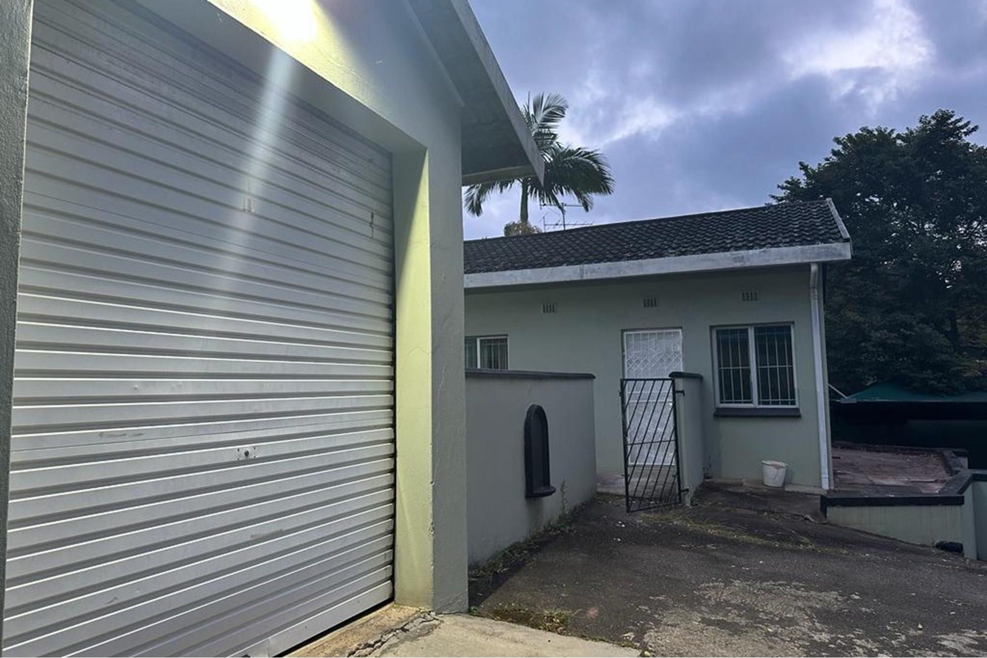 Spacious 3bedroom house with pool, double garage in Mariannhill Park