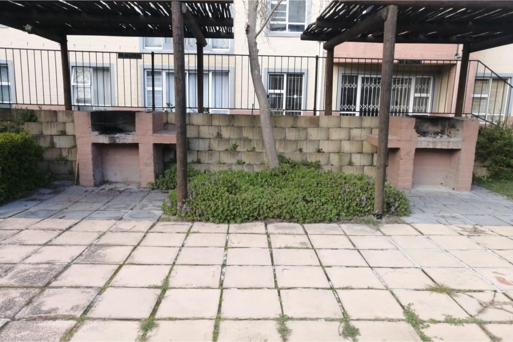 For Sale Pinelands Apartment with 2 Bedrooms, Pools, Gym, and Security