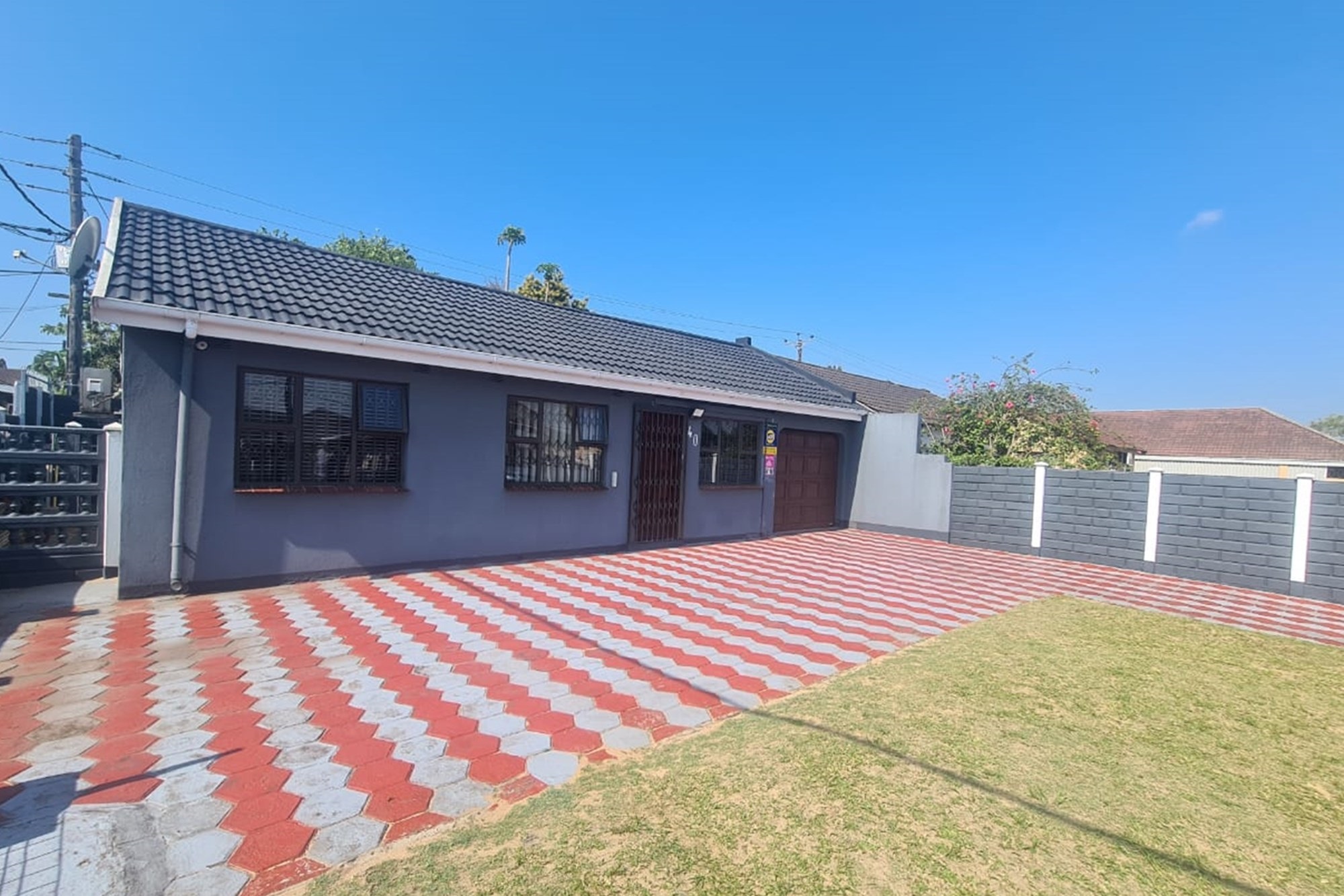 Brackenham House For Sale 3 bedrooms, garage, entertainment area