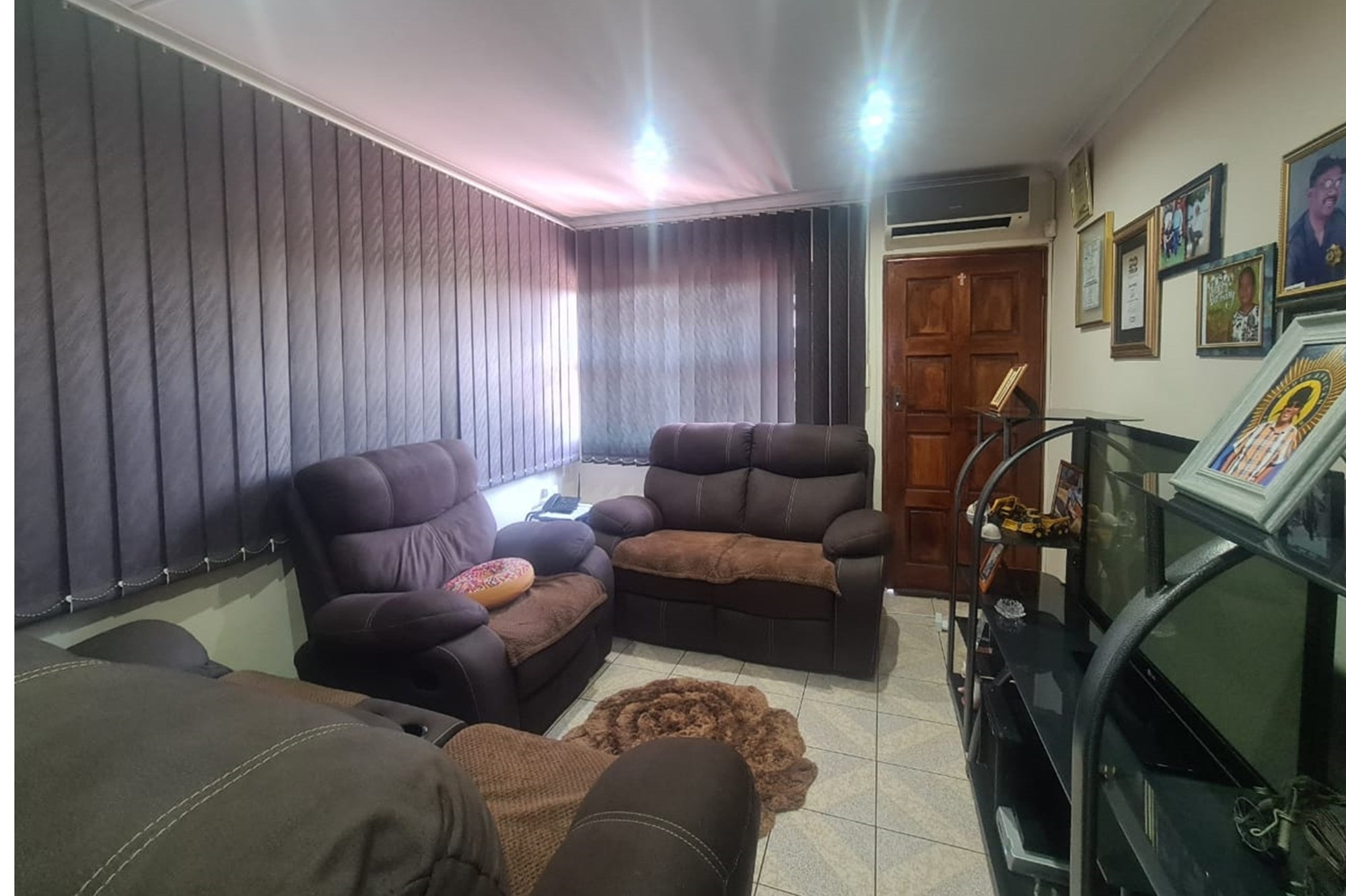 Brackenham House For Sale 3 bedrooms, garage, entertainment area