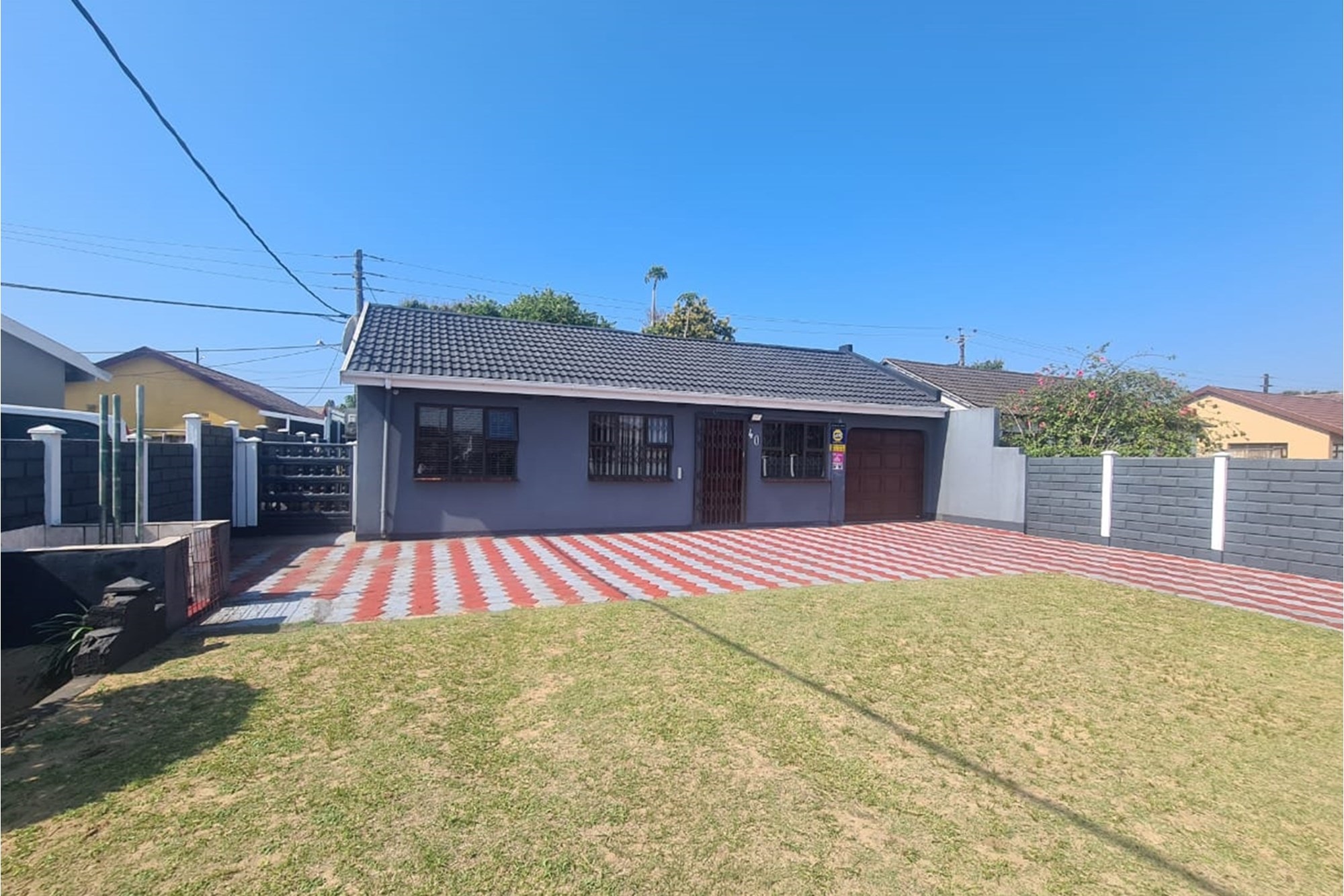 Brackenham House For Sale 3 bedrooms, garage, entertainment area